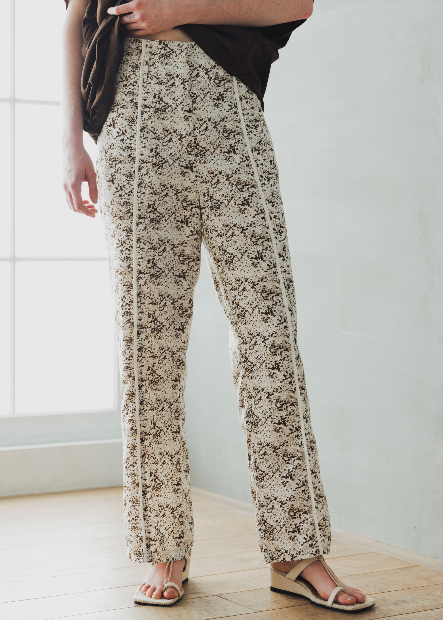 flowing line back slit piping PT