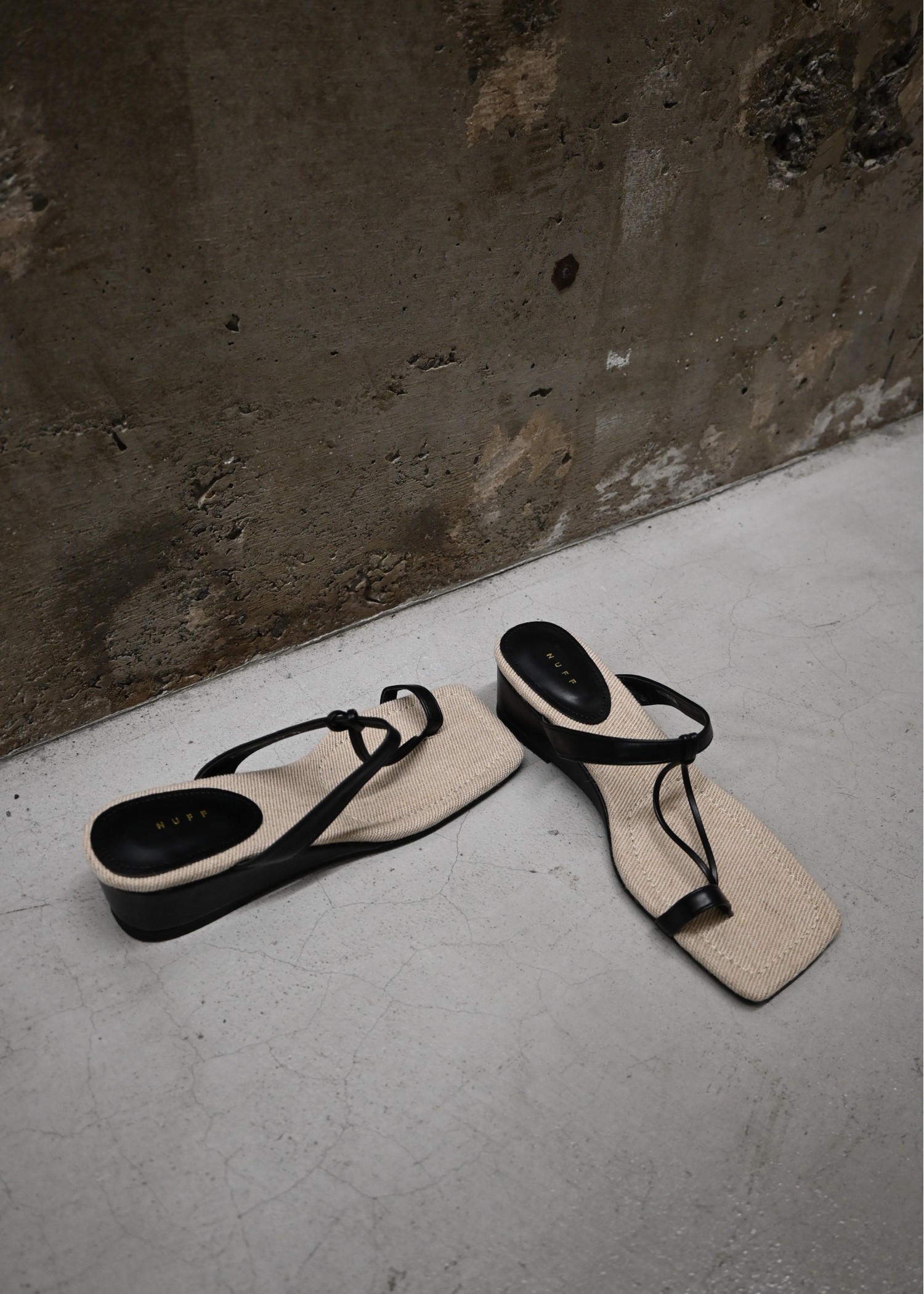 linen thumb narrow sandal