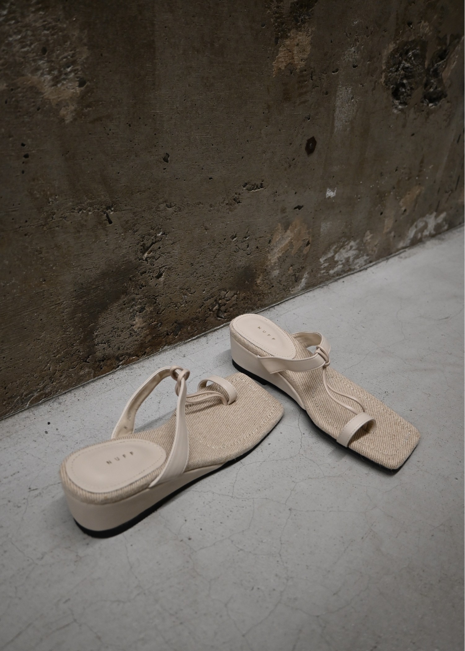 linen thumb narrow sandal