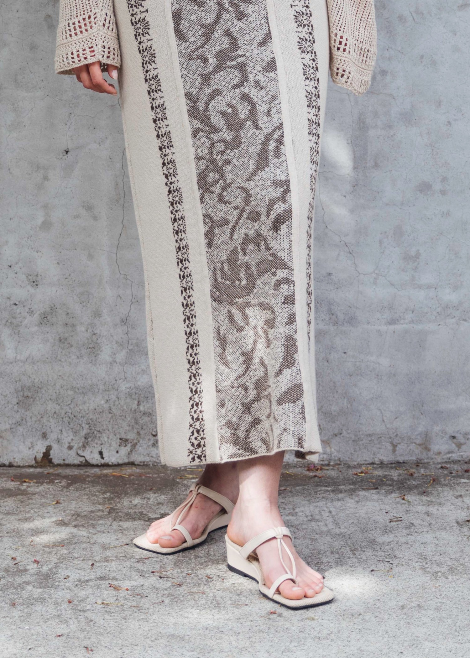 linen thumb narrow sandal