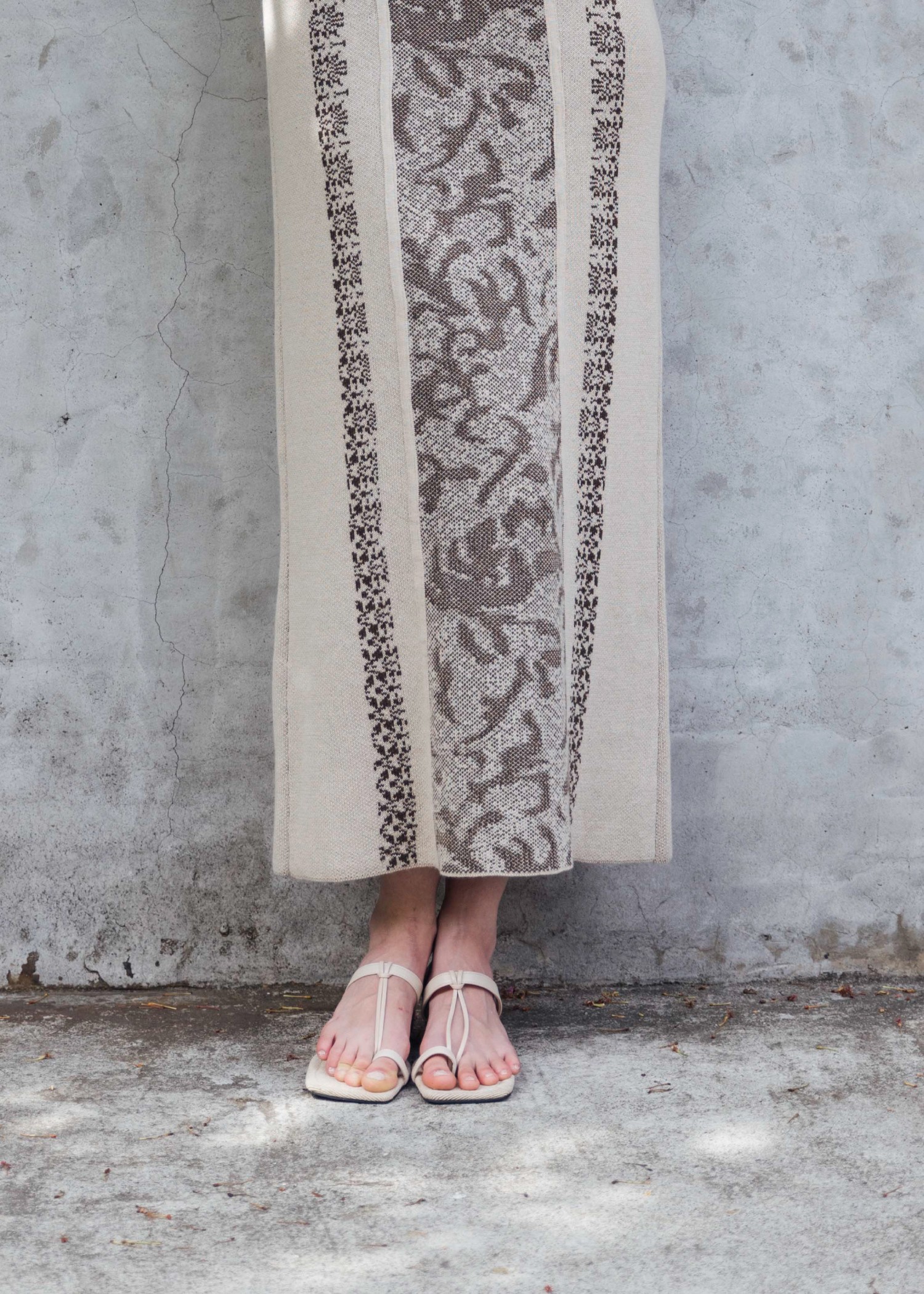 linen thumb narrow sandal