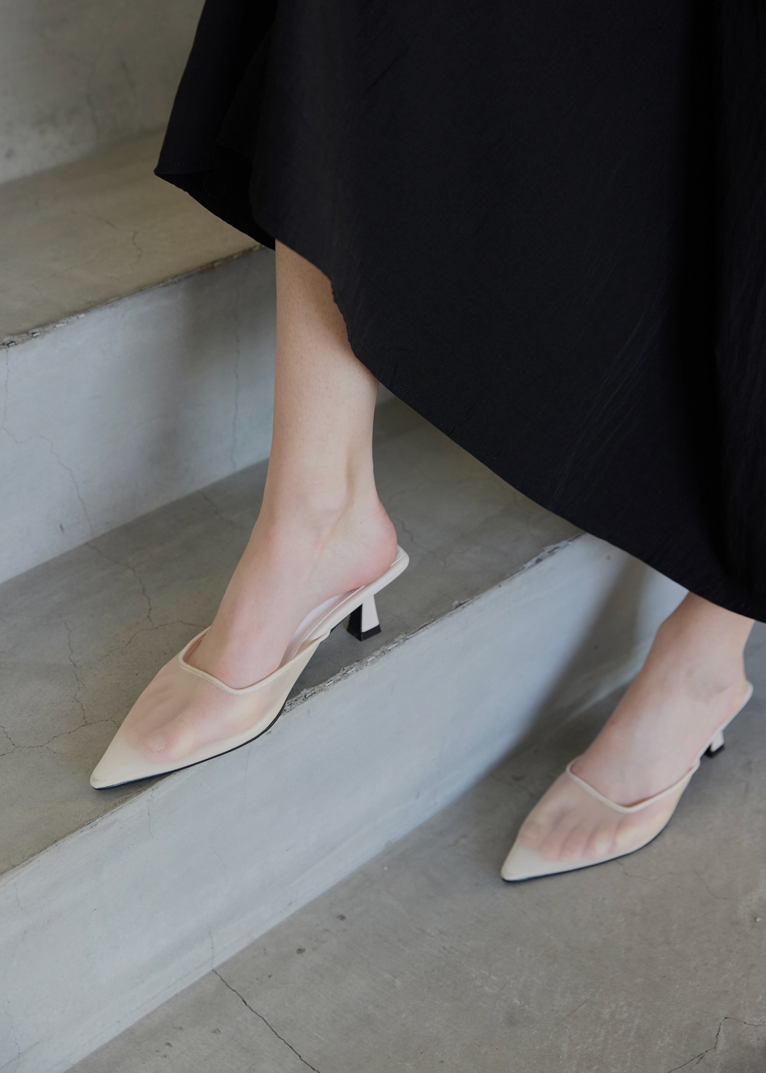 mesh pointed toe mule