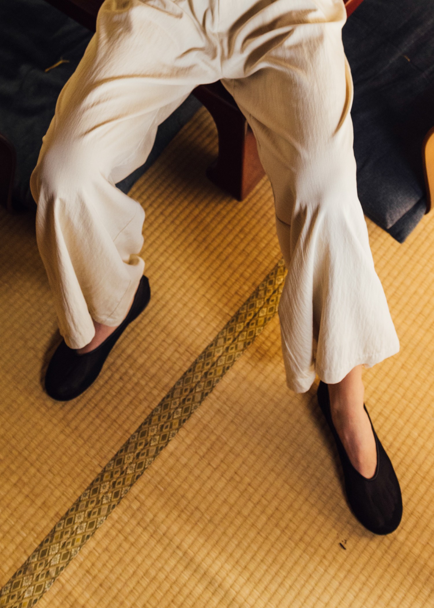 round toe mesh pumps