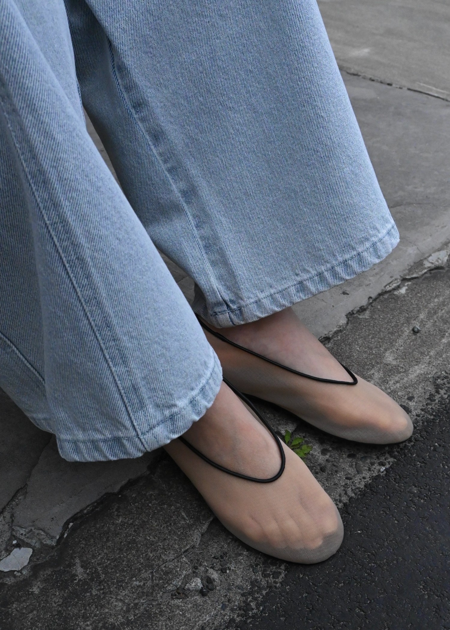 round toe mesh pumps