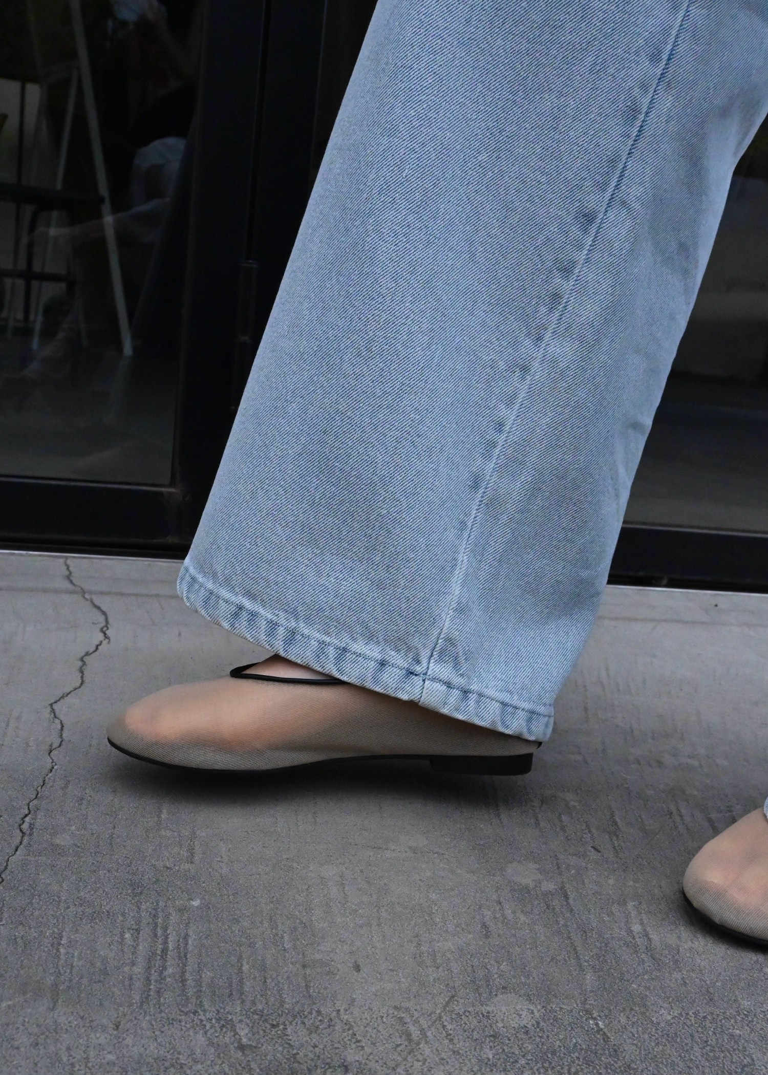 round toe mesh pumps