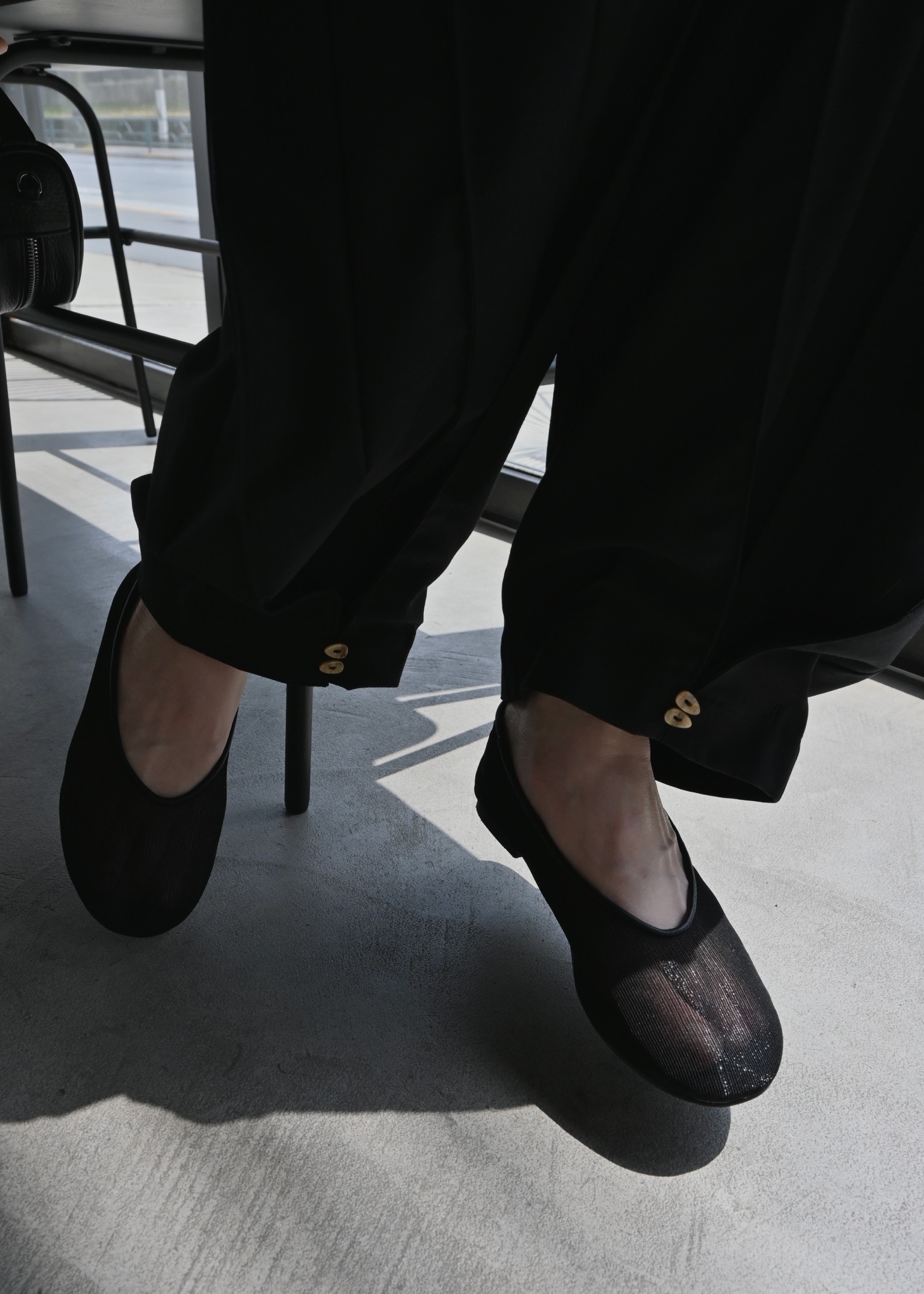 round toe mesh pumps