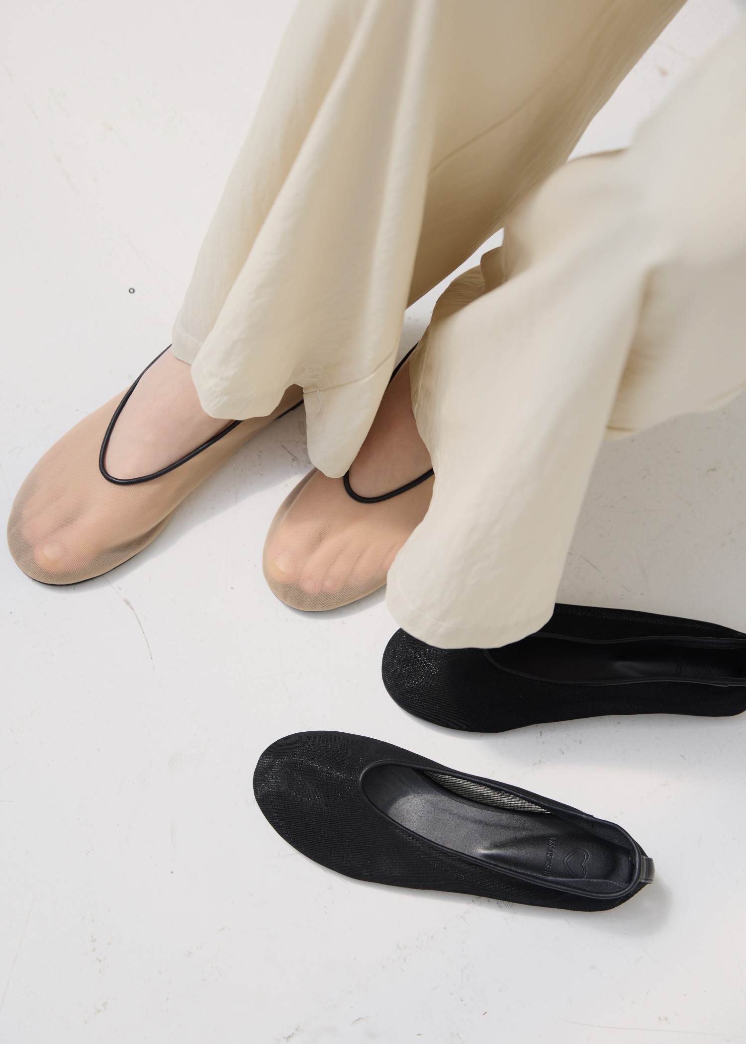 round toe mesh pumps