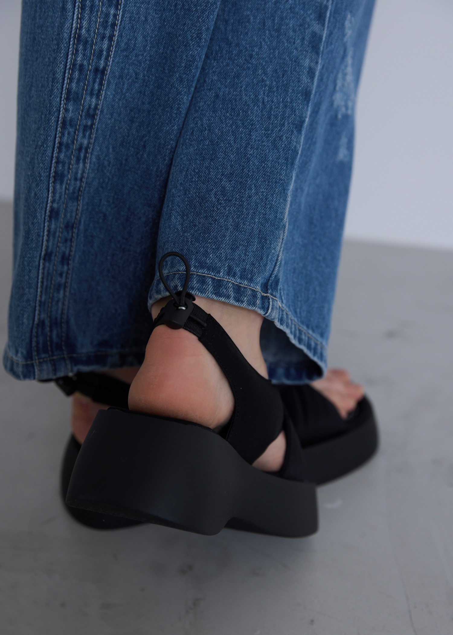 back drawstring cross sandal