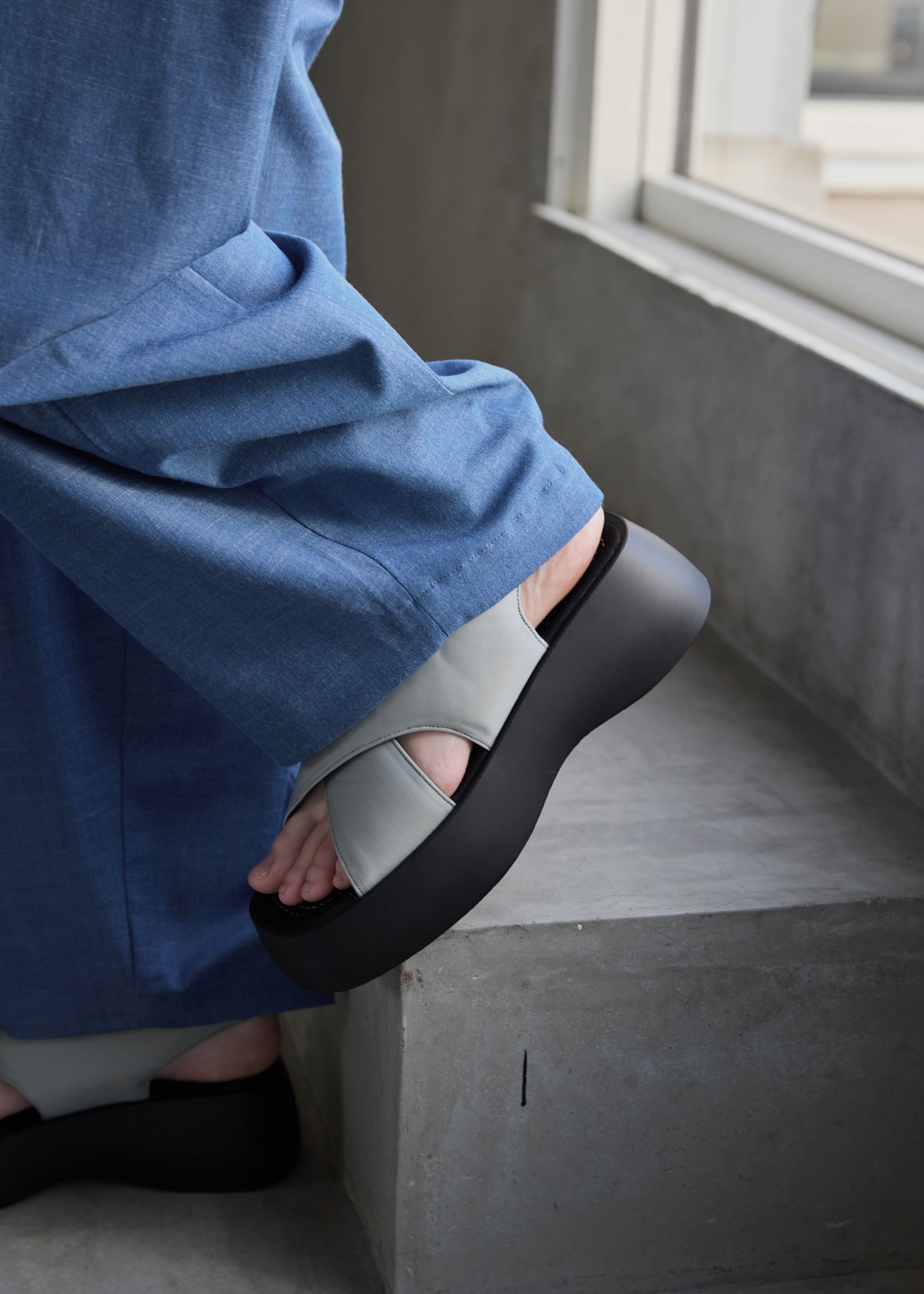 back drawstring cross sandal