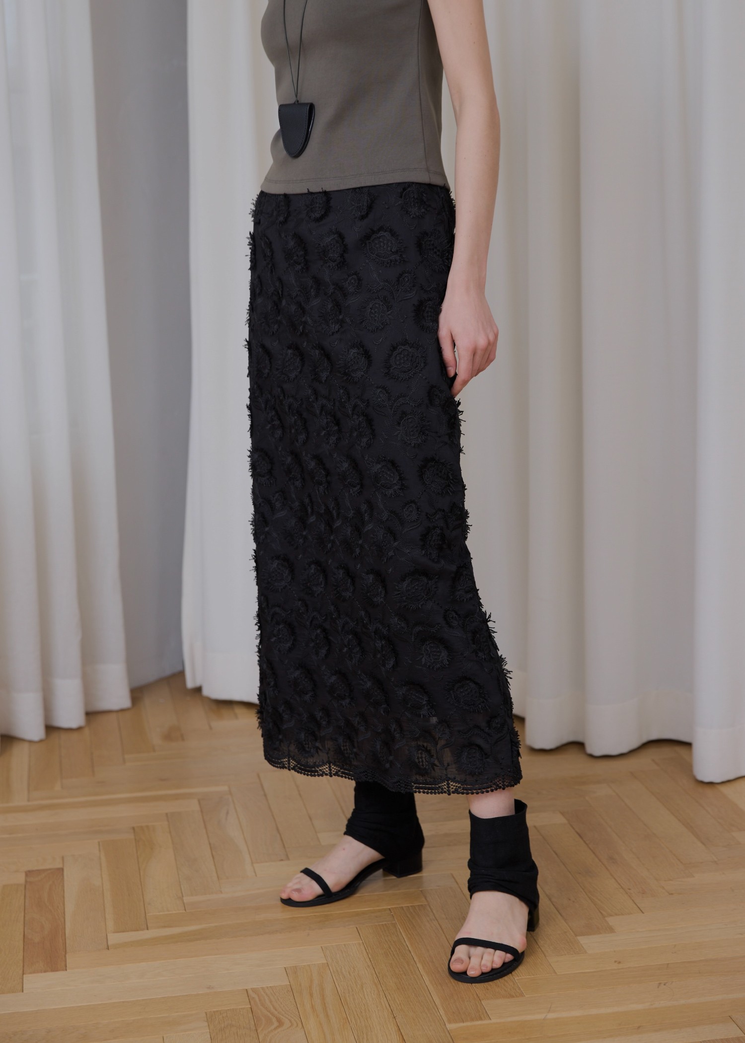 organdy embroidery scallop hem pencil SK