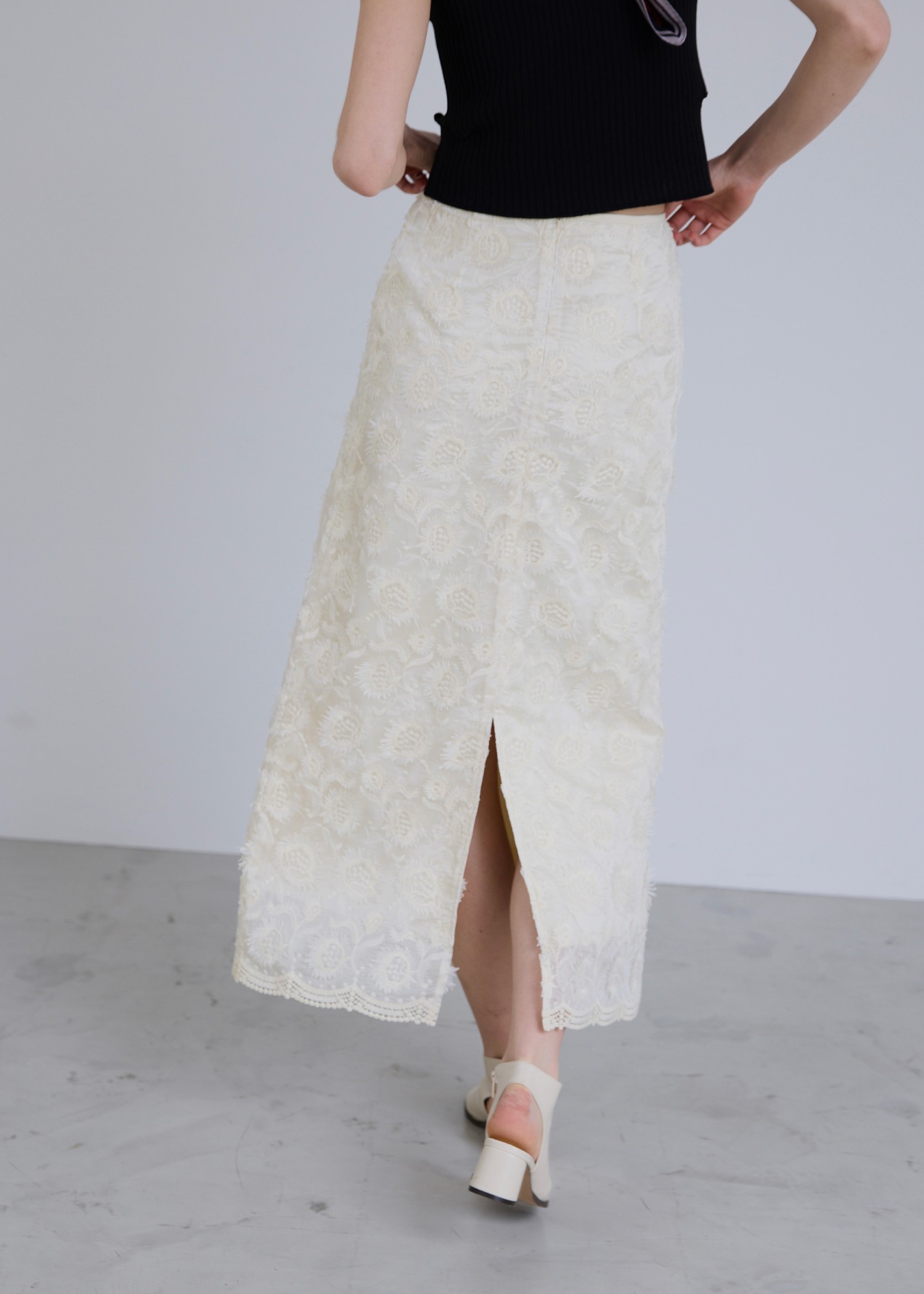 organdy embroidery scallop hem pencil SK