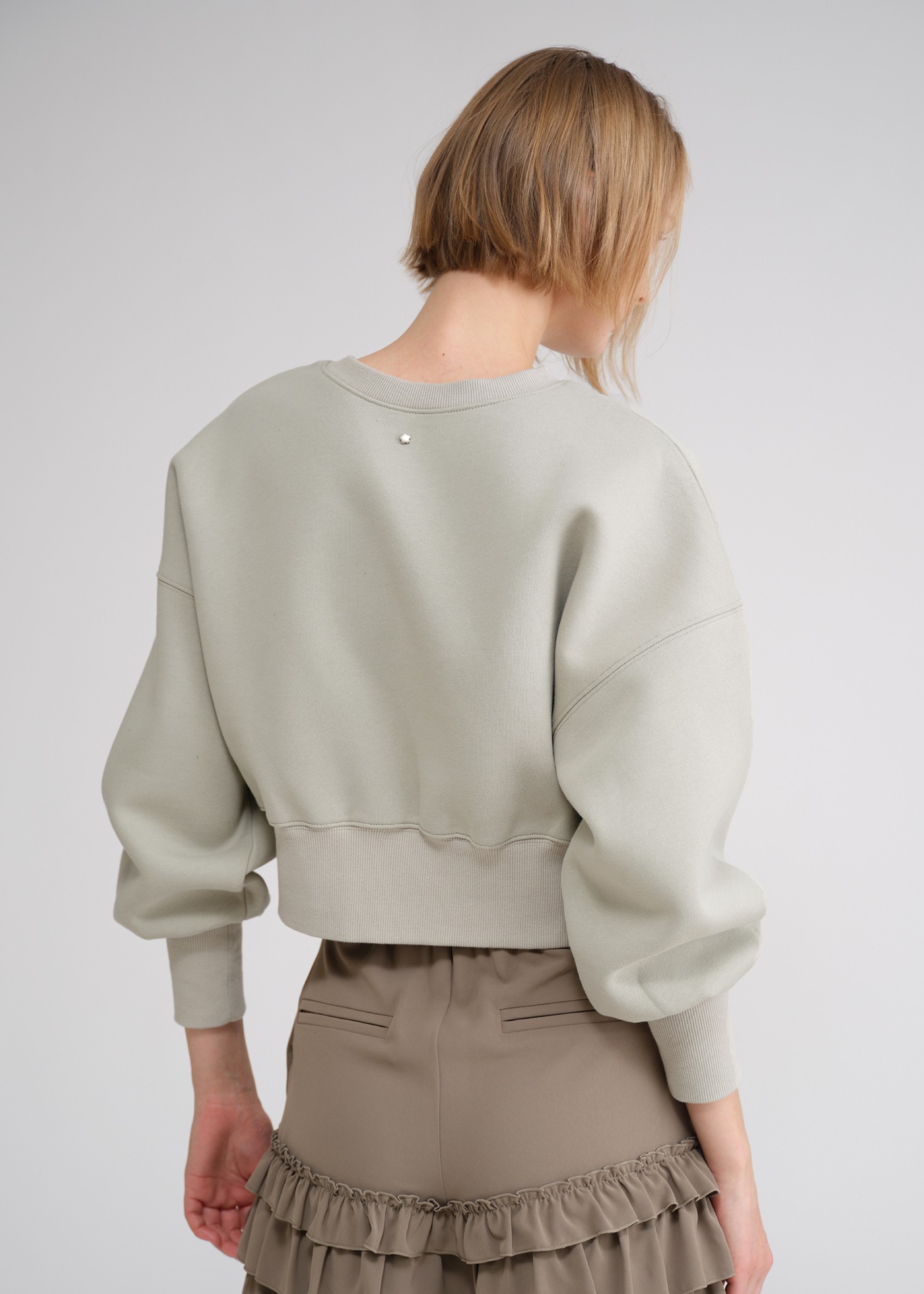 one point embroidery stud sweat tops