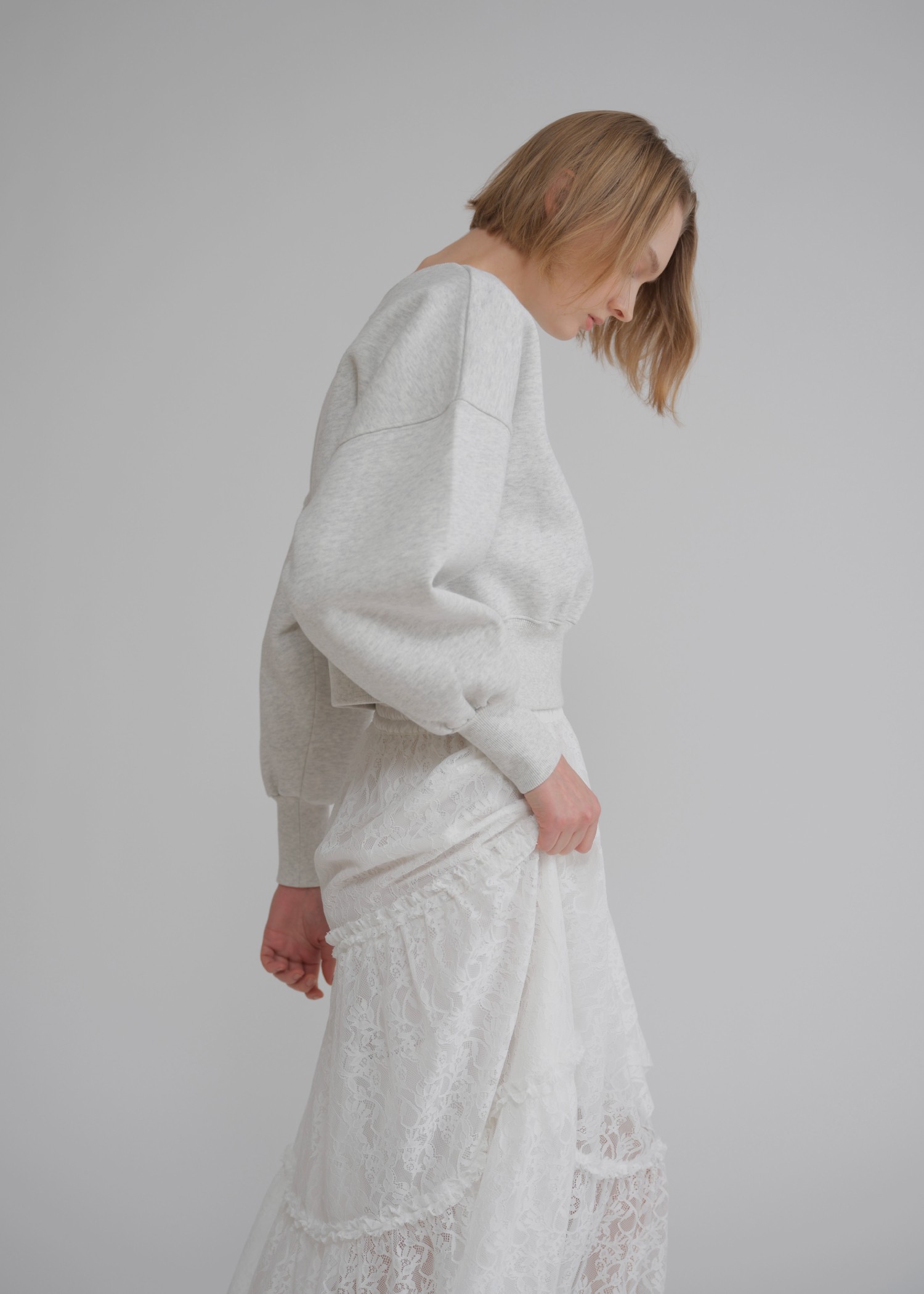 one point embroidery stud sweat tops