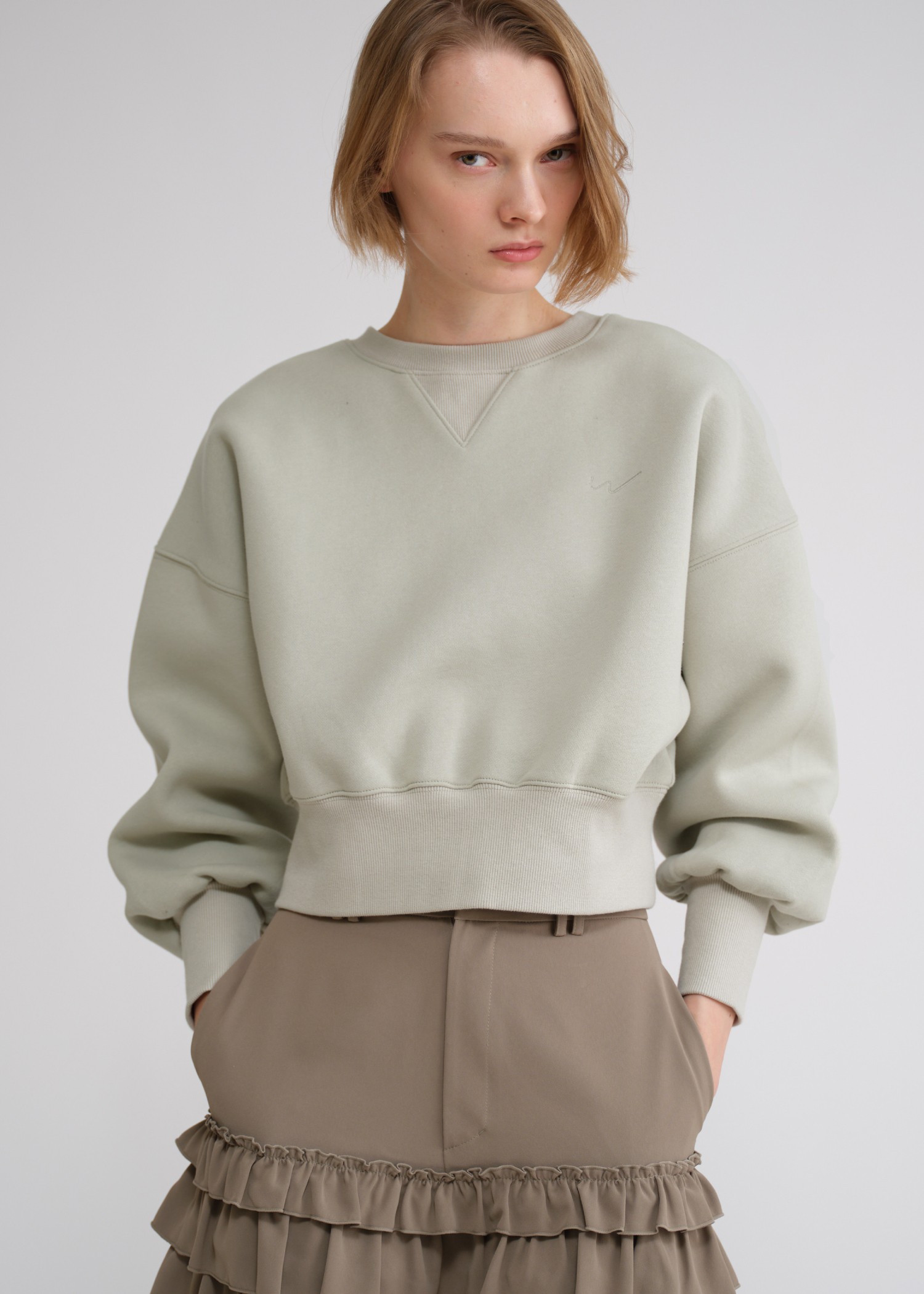 one point embroidery stud sweat tops