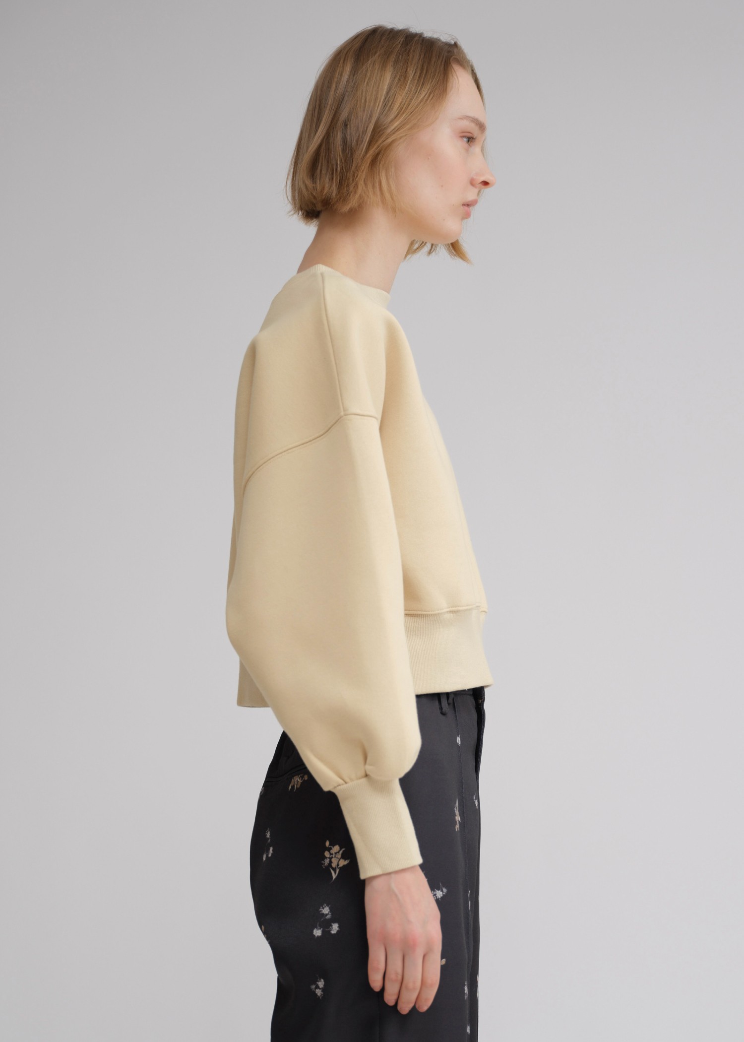 one point embroidery stud sweat tops