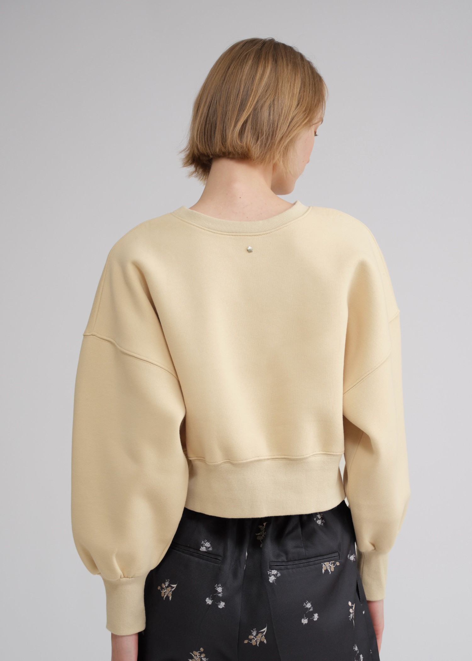 one point embroidery stud sweat tops