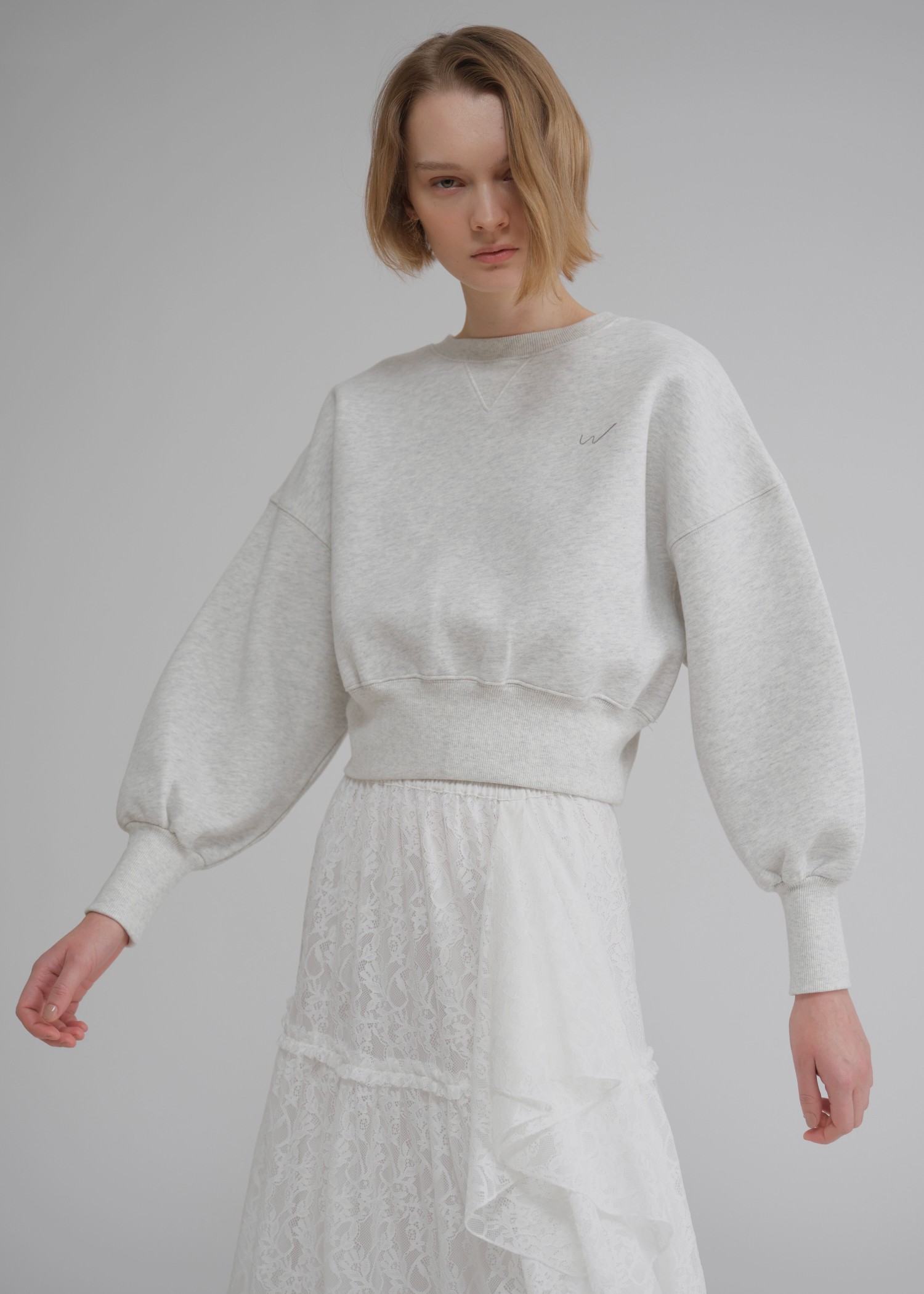 one point embroidery stud sweat tops