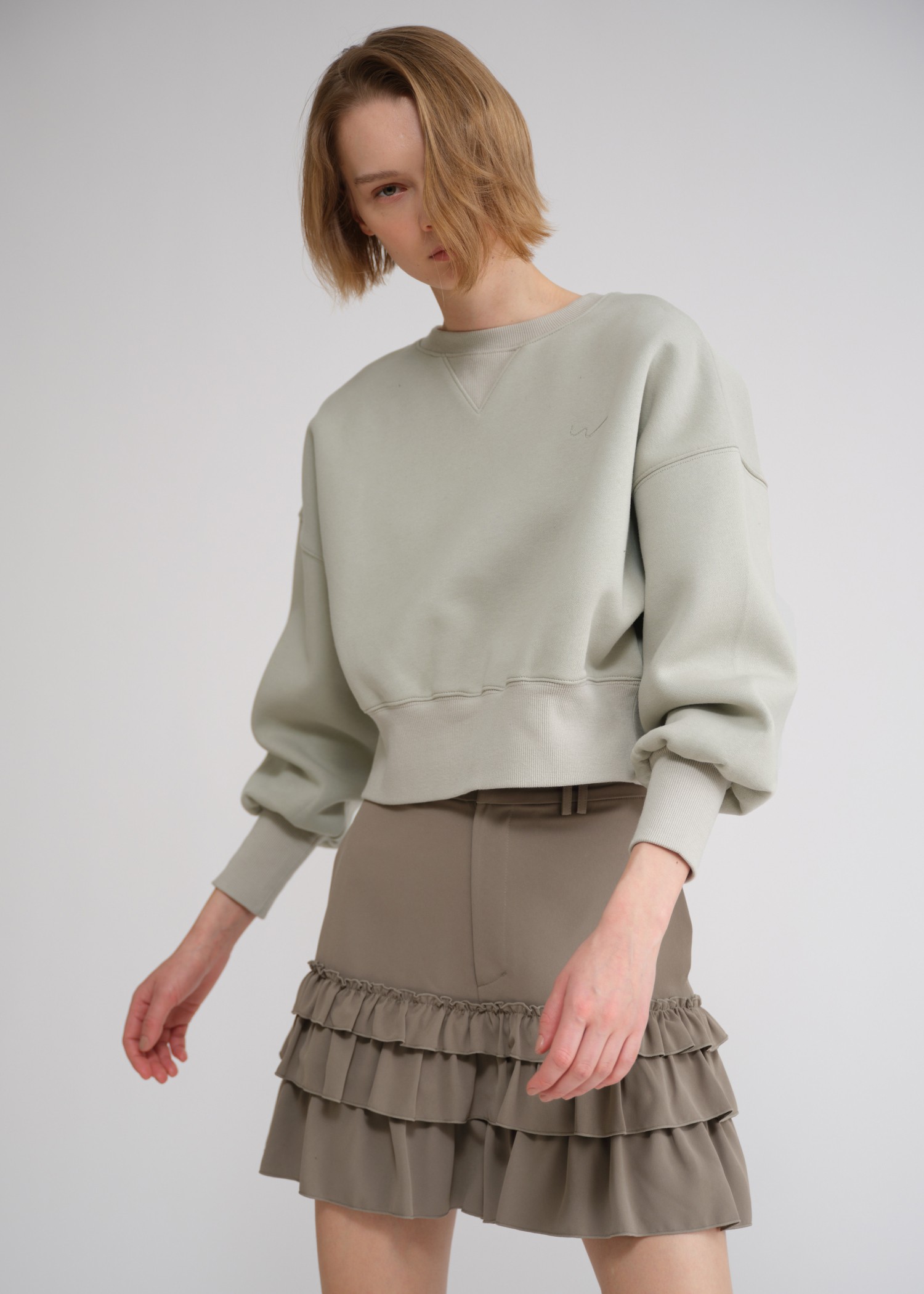 one point embroidery stud sweat tops