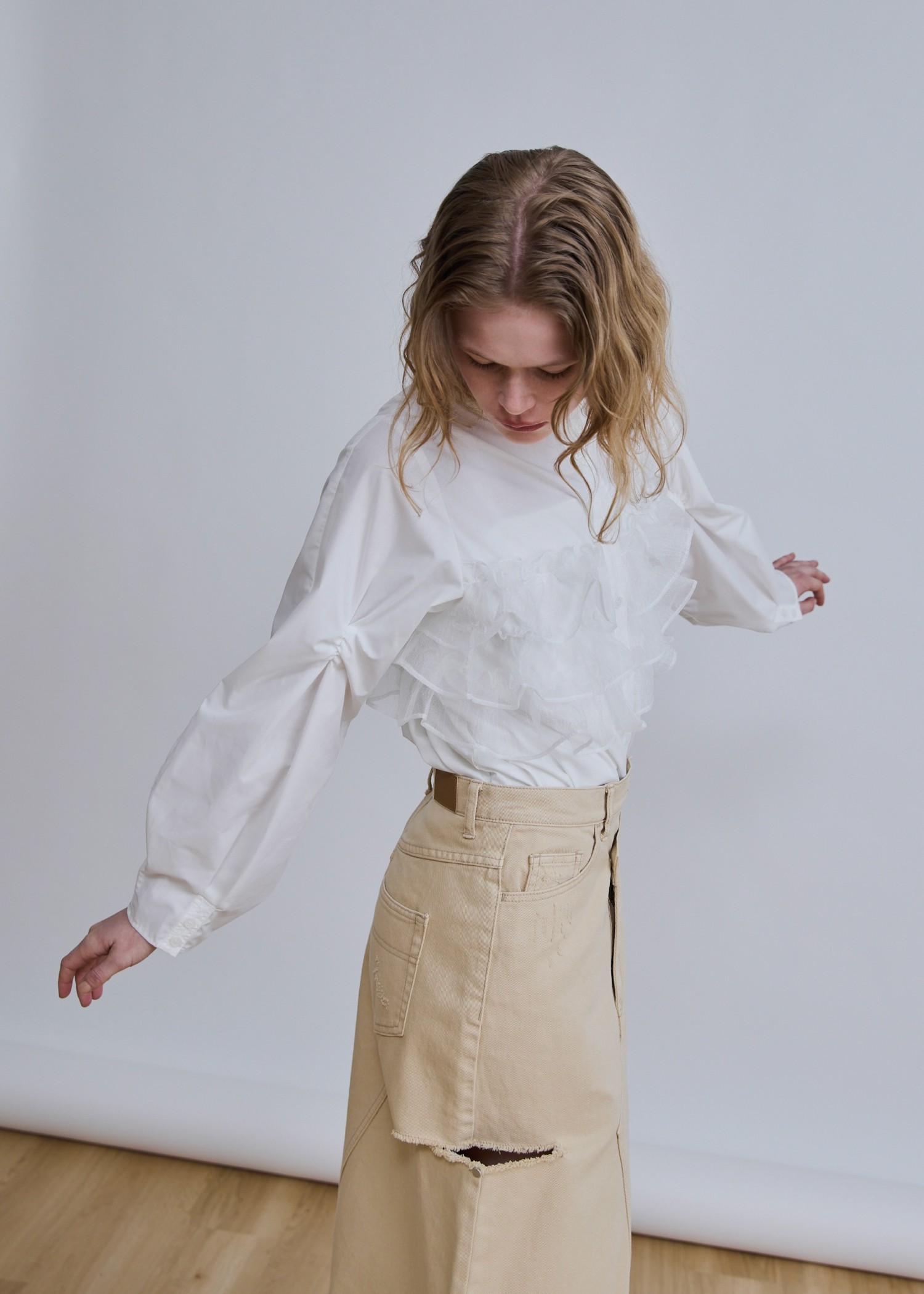 organdyfrill layered point gather sleeve