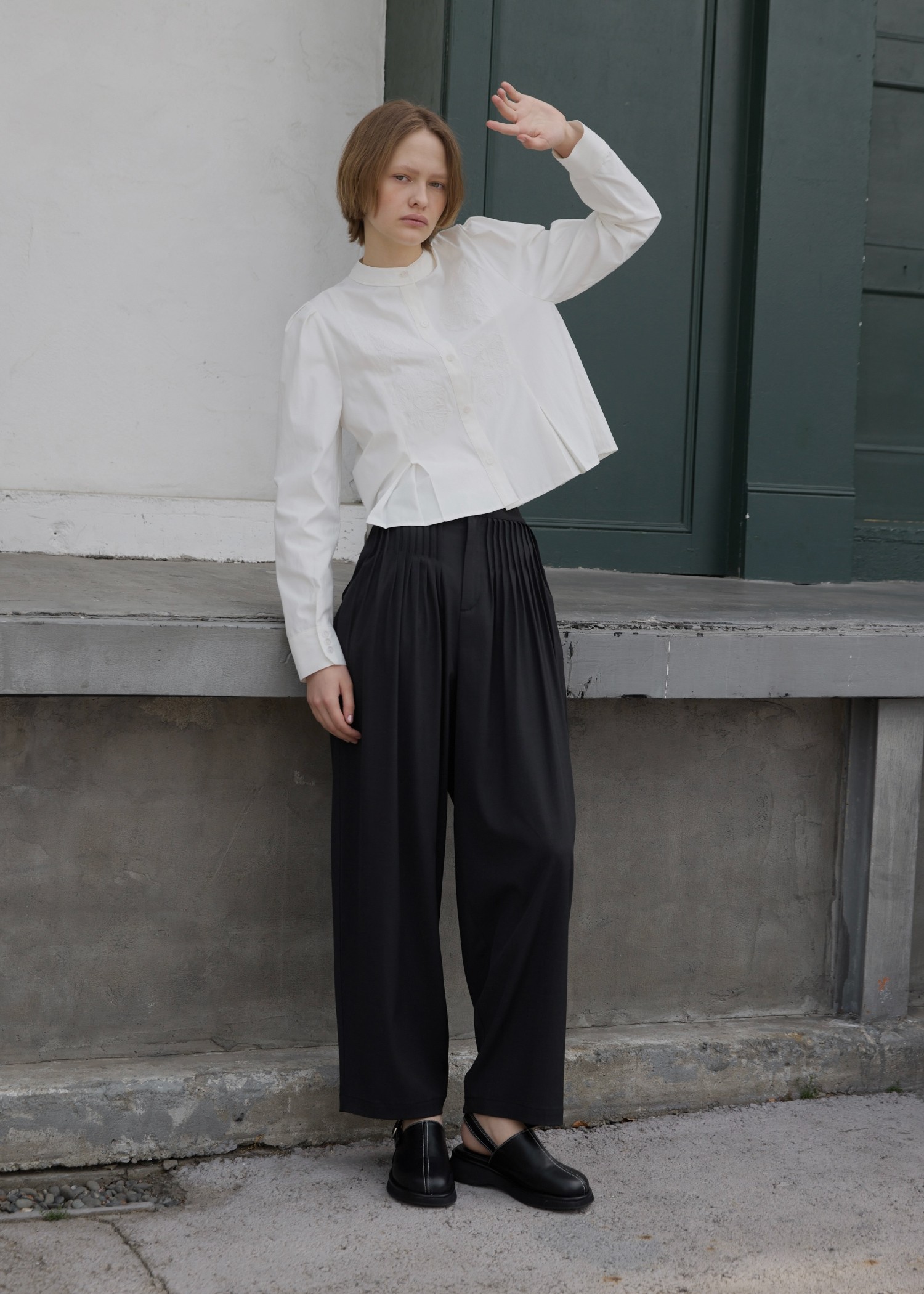 hem tuck motif lace short SH