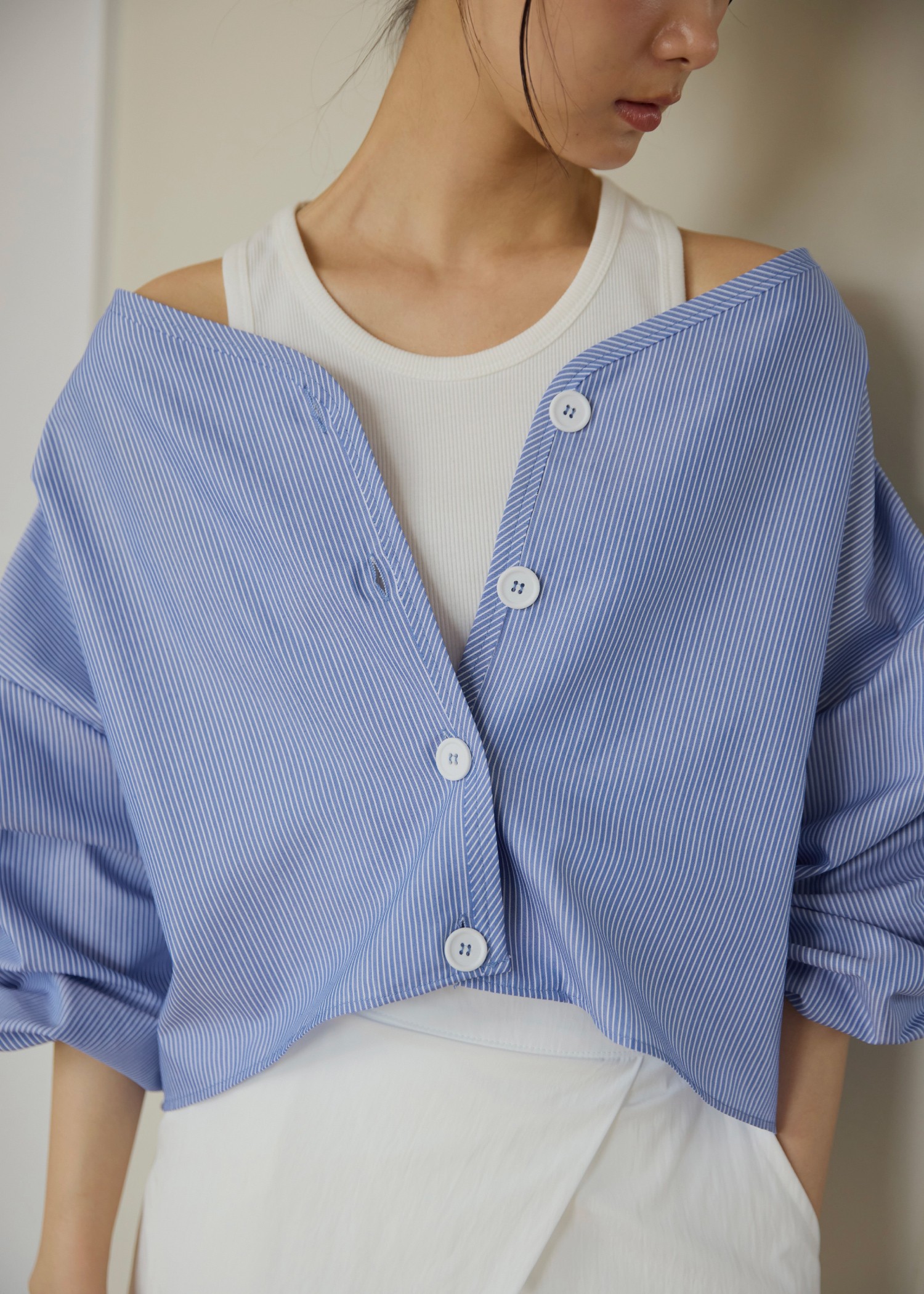 volume gather sleeve v neck BL