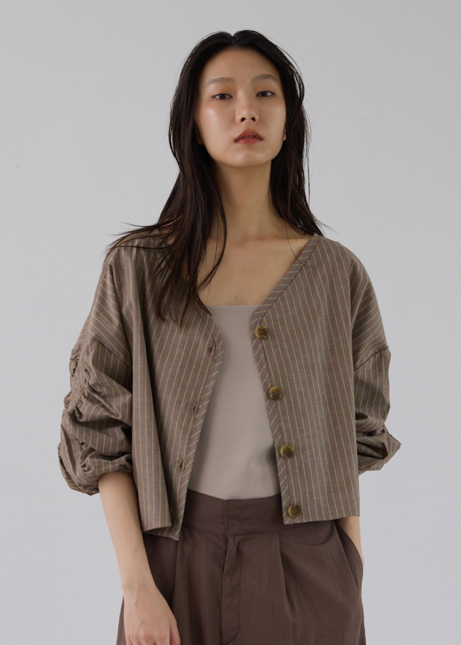 volume gather sleeve v neck BL