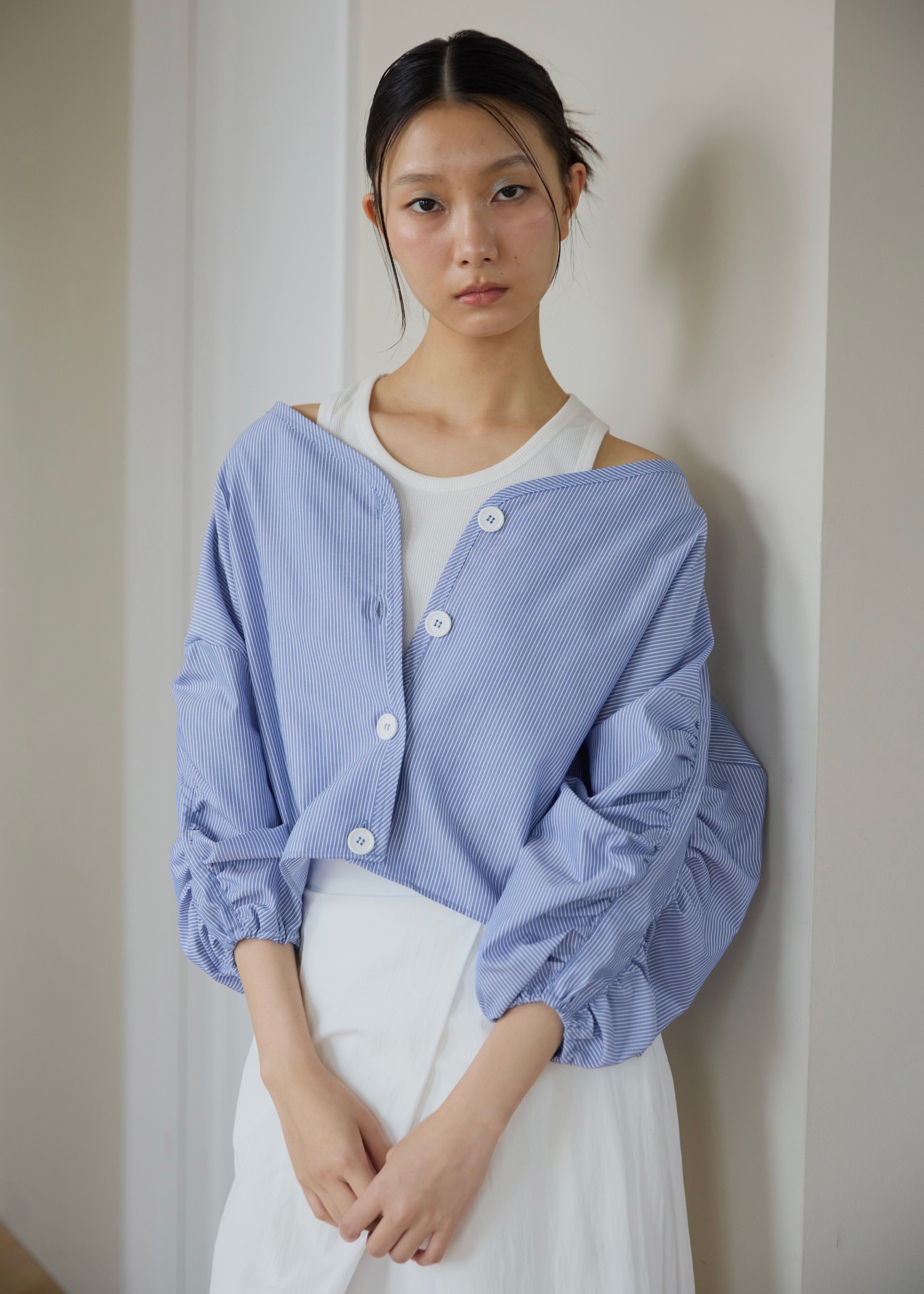 volume gather sleeve v neck BL