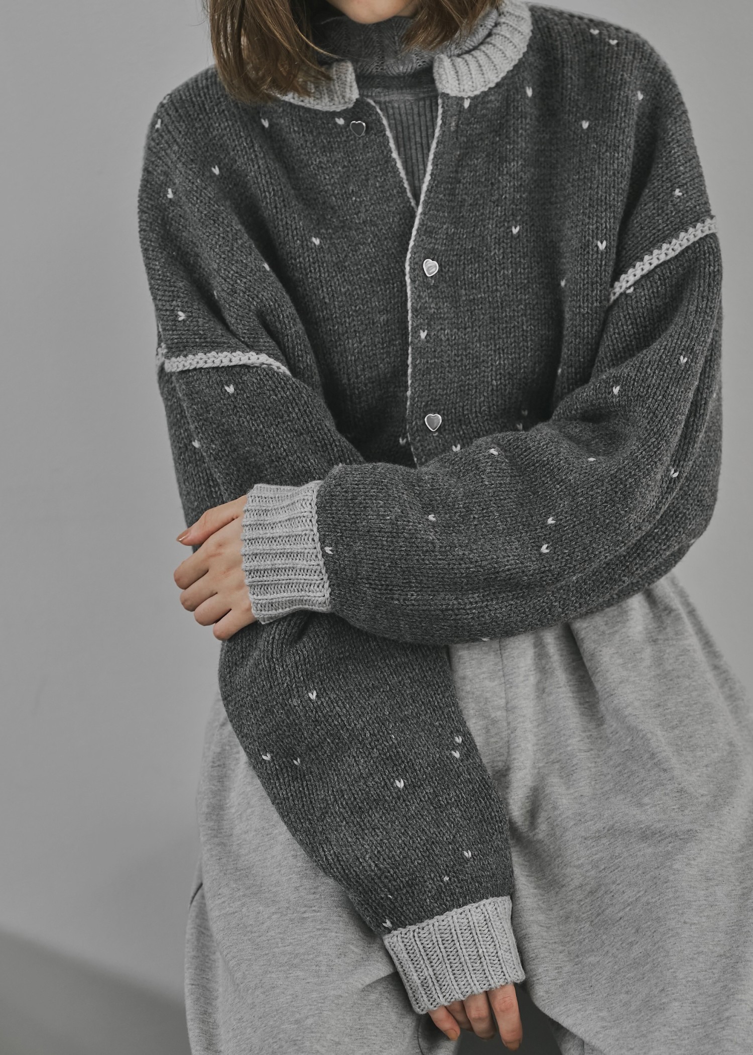 heart dot jacquard reversible cropped knit cardigan