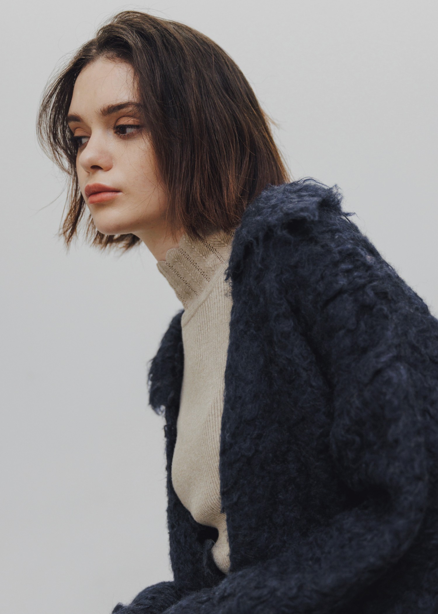 scallop high neck flare sleeve knit