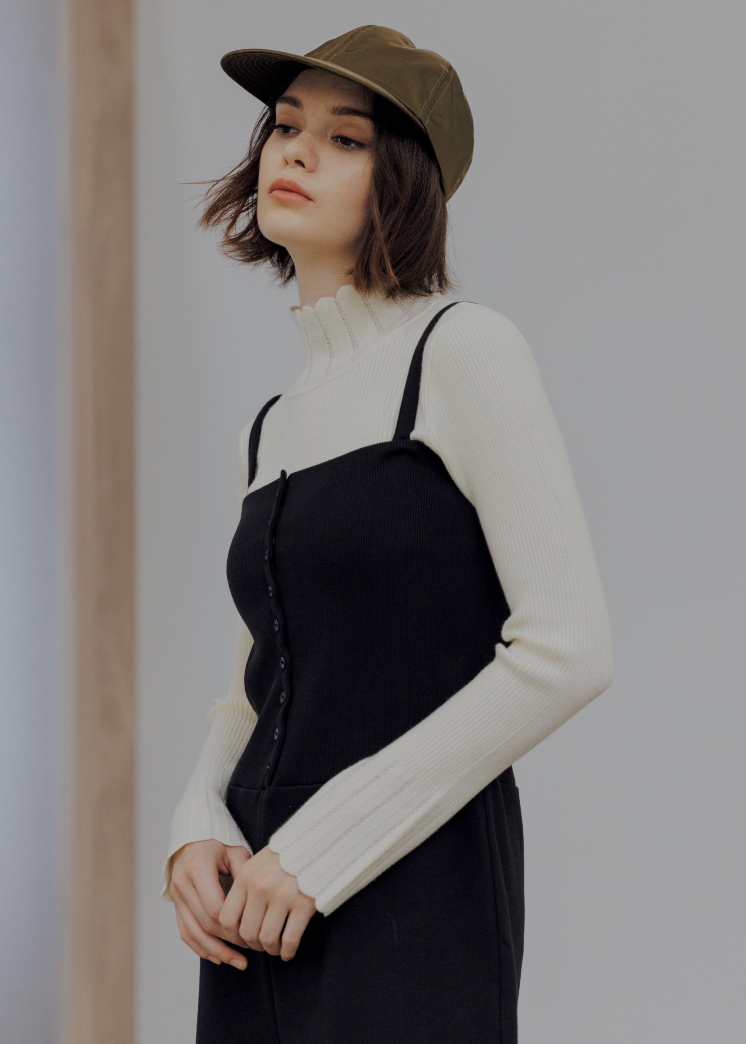 scallop high neck flare sleeve knit