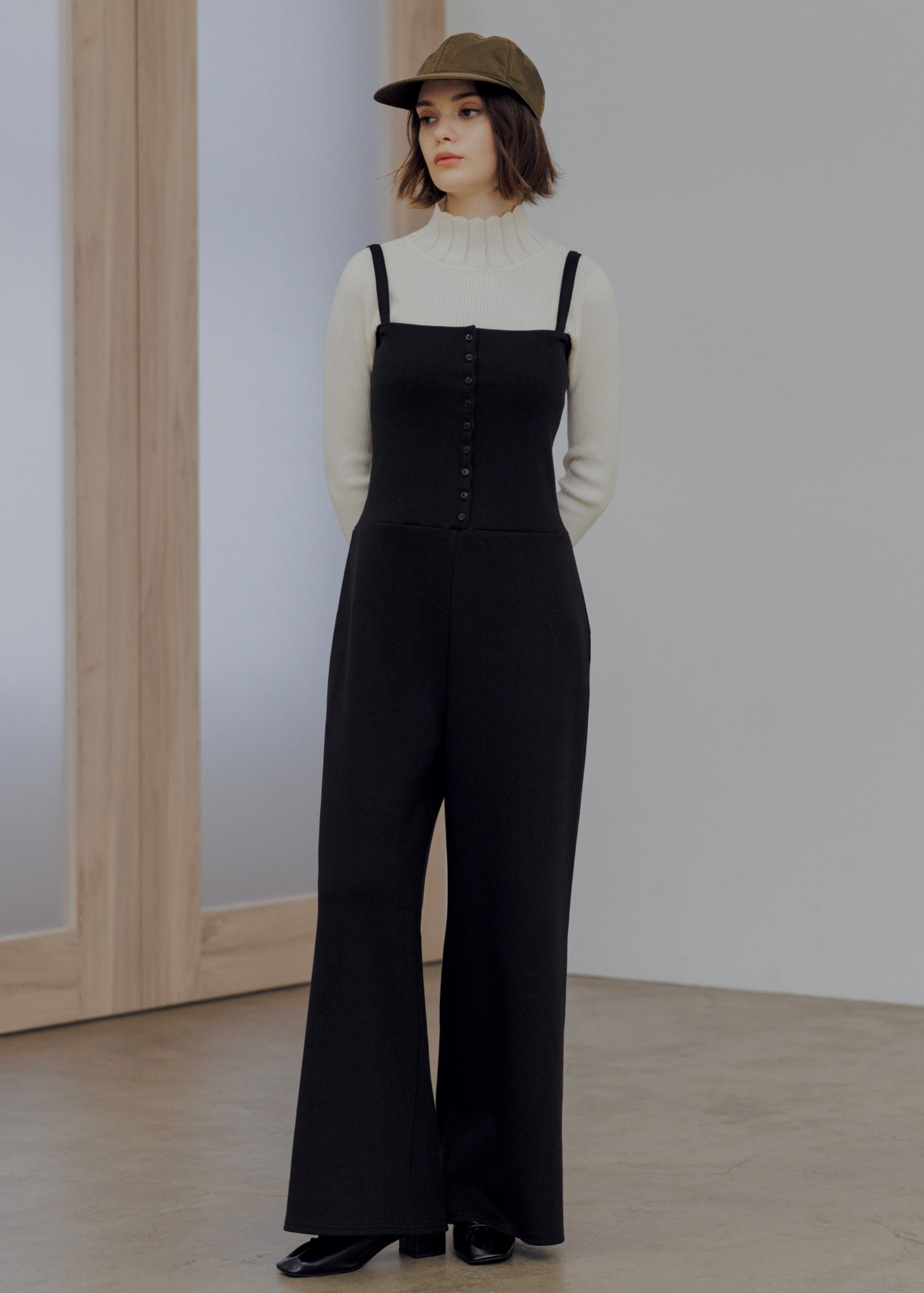 scallop high neck flare sleeve knit