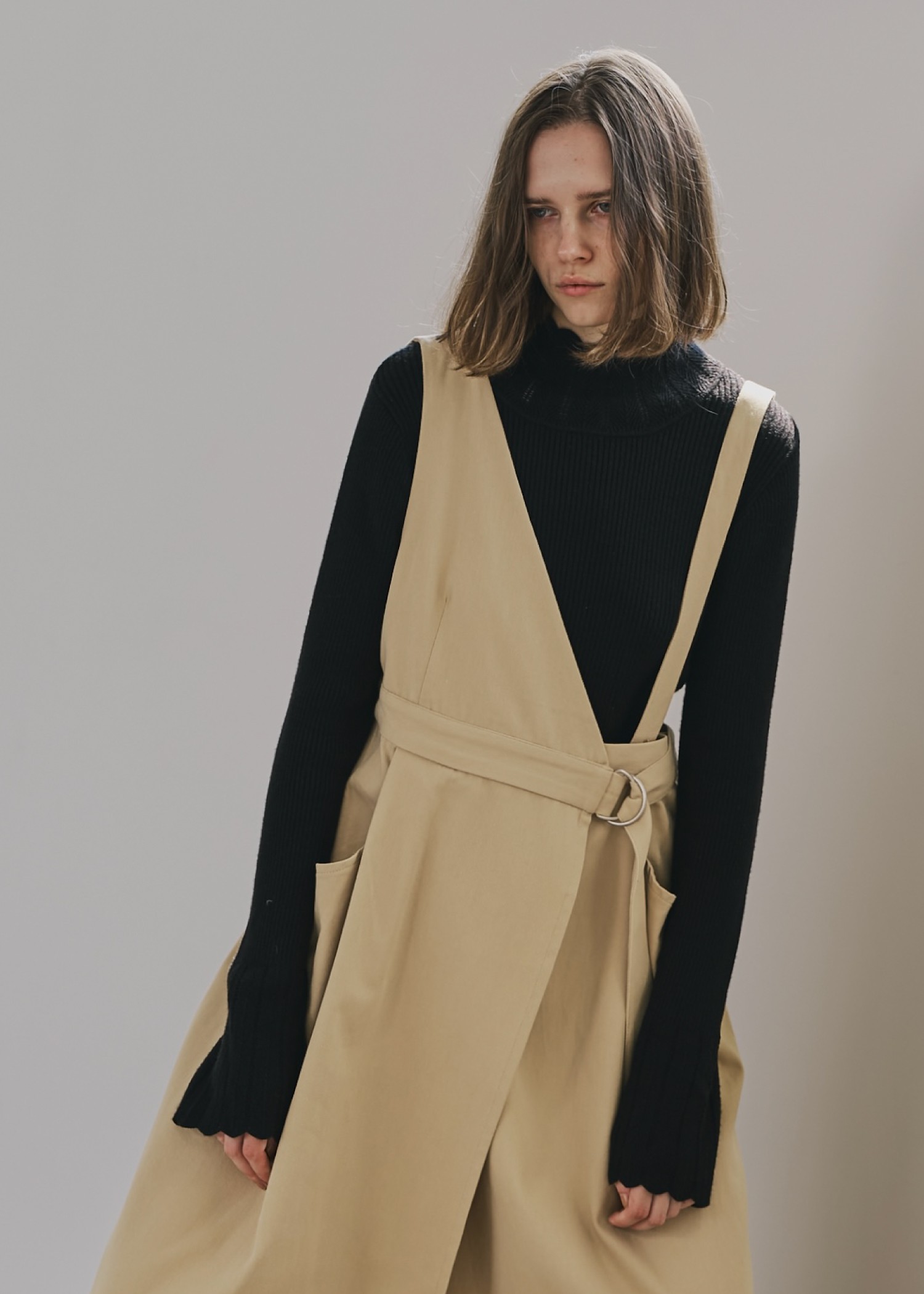 scallop high neck flare sleeve knit