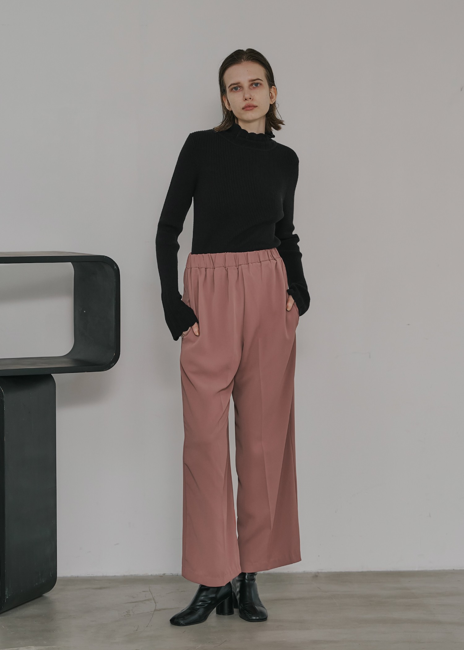 scallop high neck flare sleeve knit