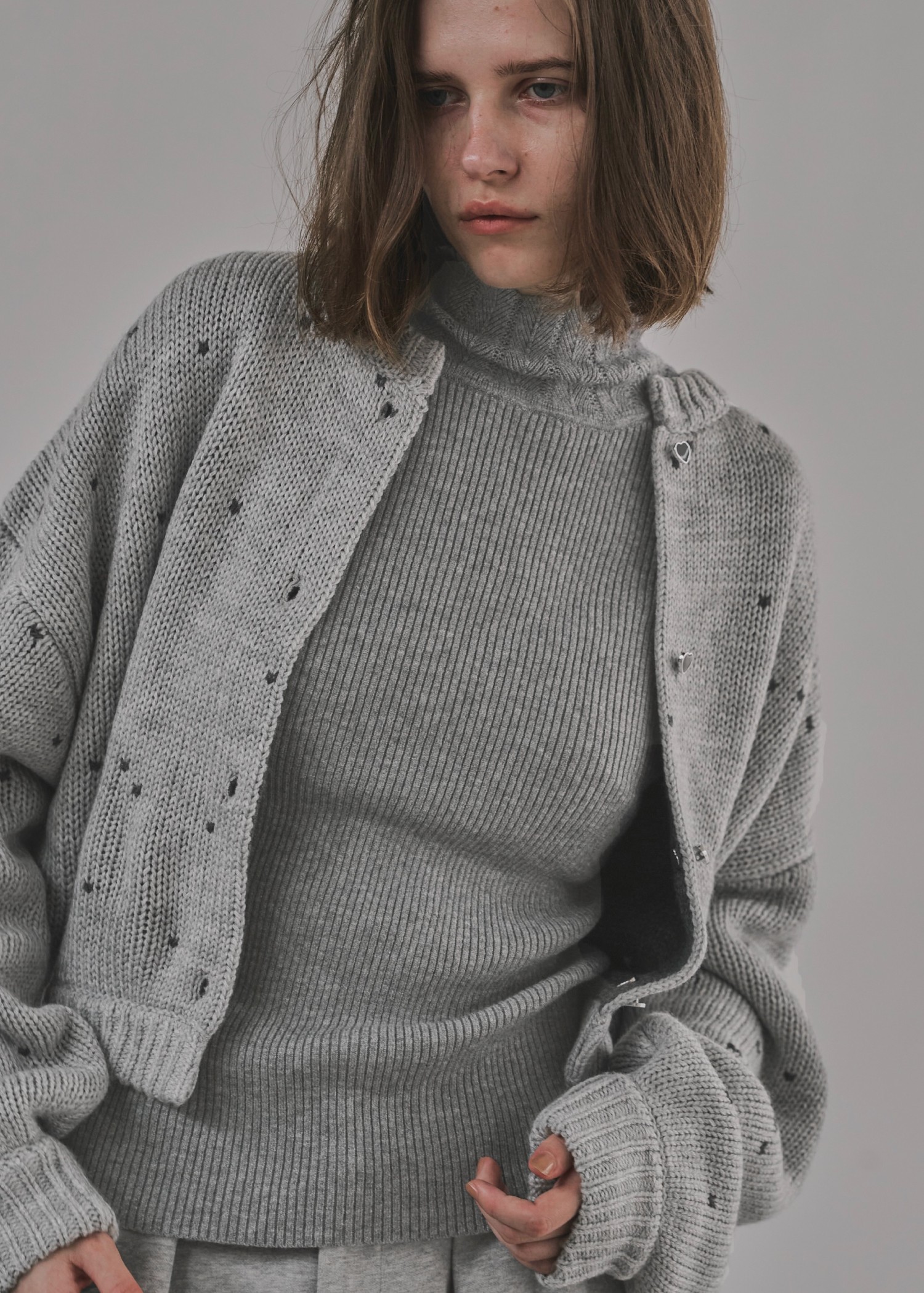 scallop high neck flare sleeve knit