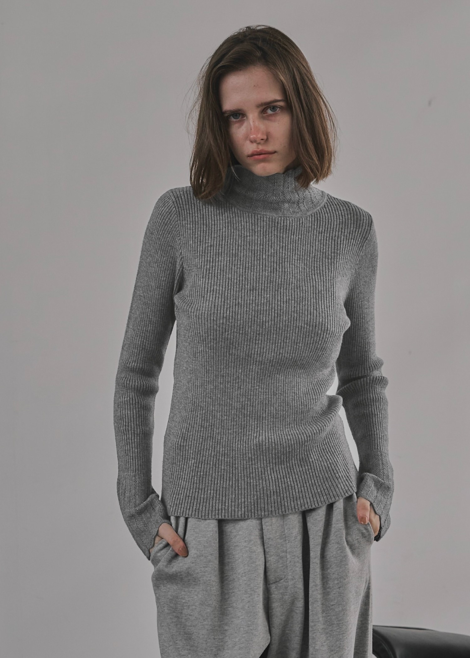 scallop high neck flare sleeve knit