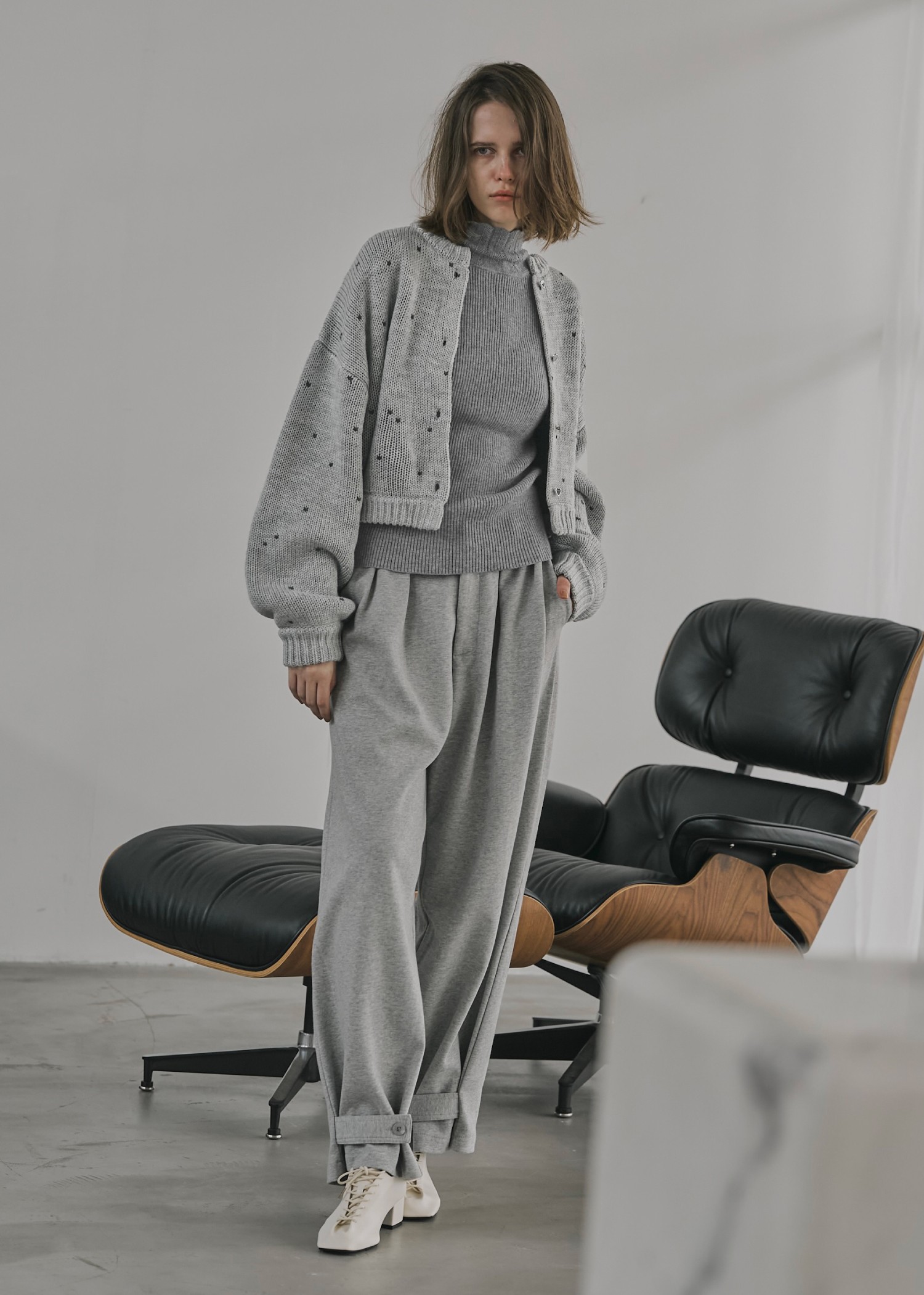 scallop high neck flare sleeve knit