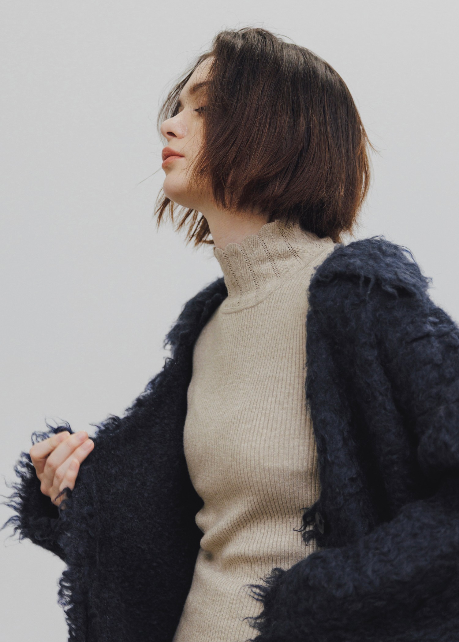 scallop high neck flare sleeve knit