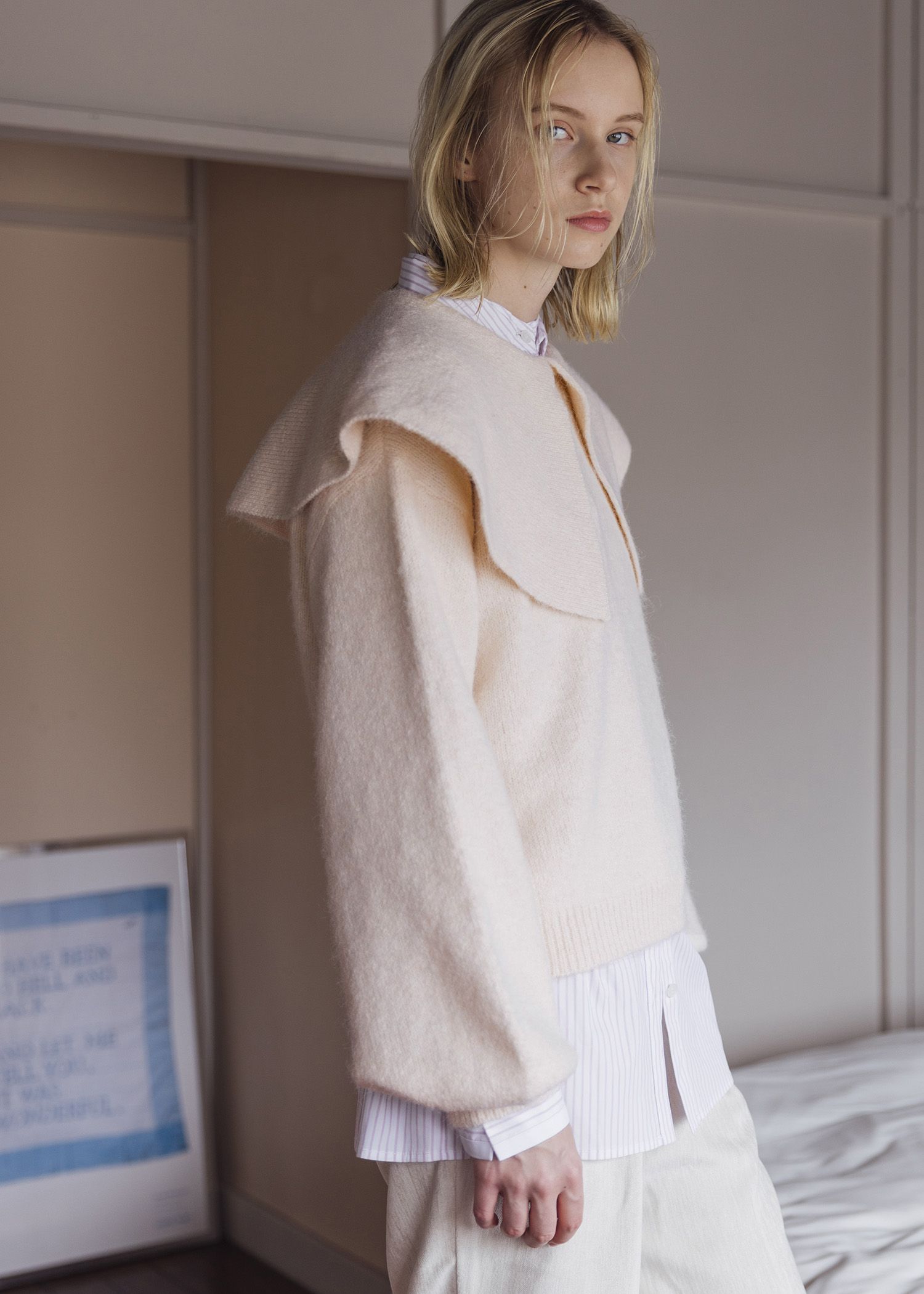 overlay big collar volume sleeve knit