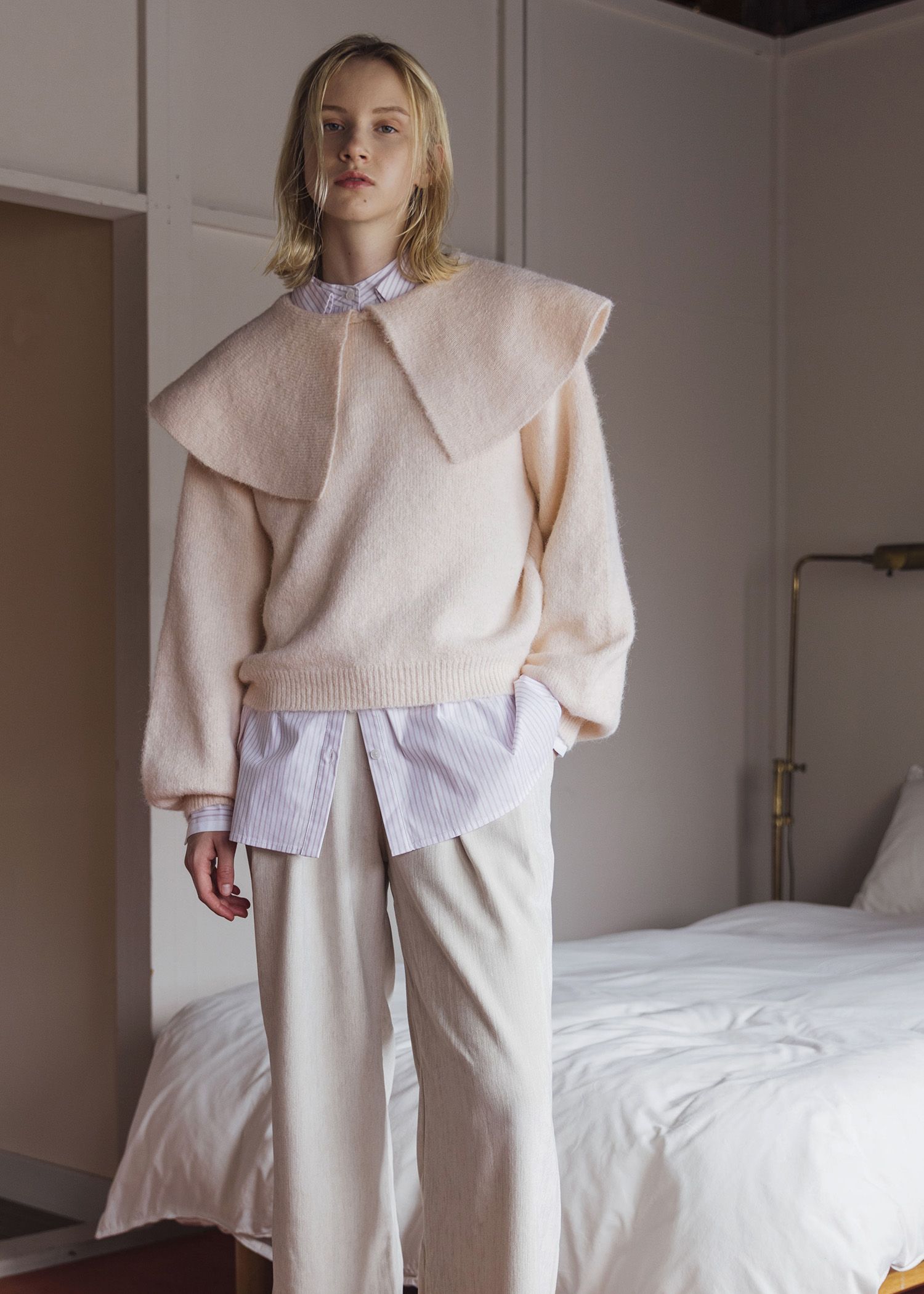 overlay big collar volume sleeve knit