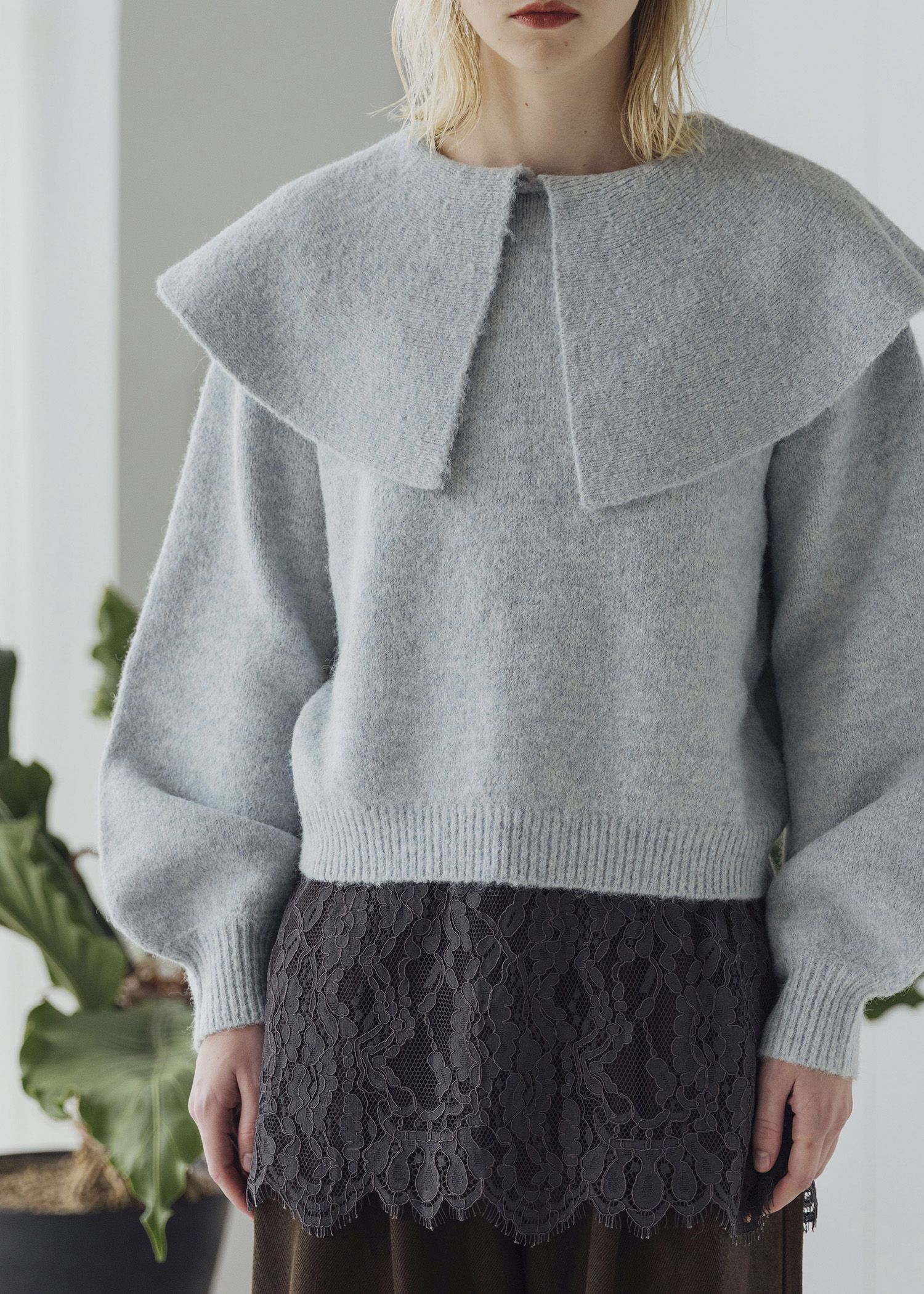 overlay big collar volume sleeve knit