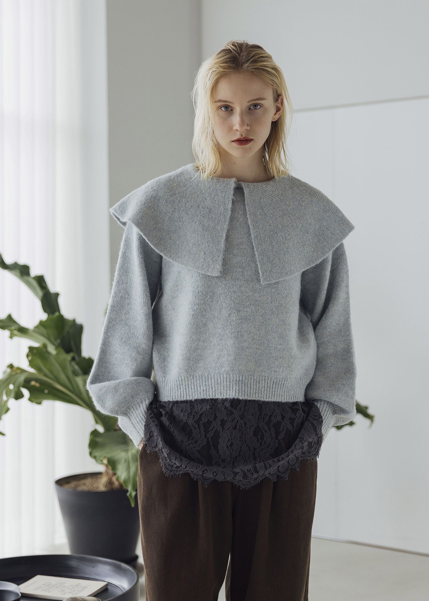 overlay big collar volume sleeve knit