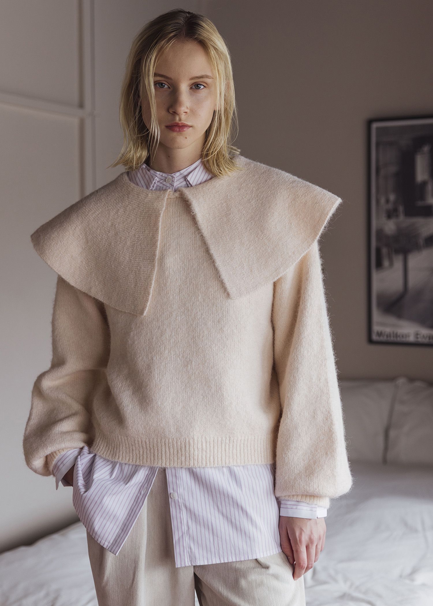 overlay big collar volume sleeve knit