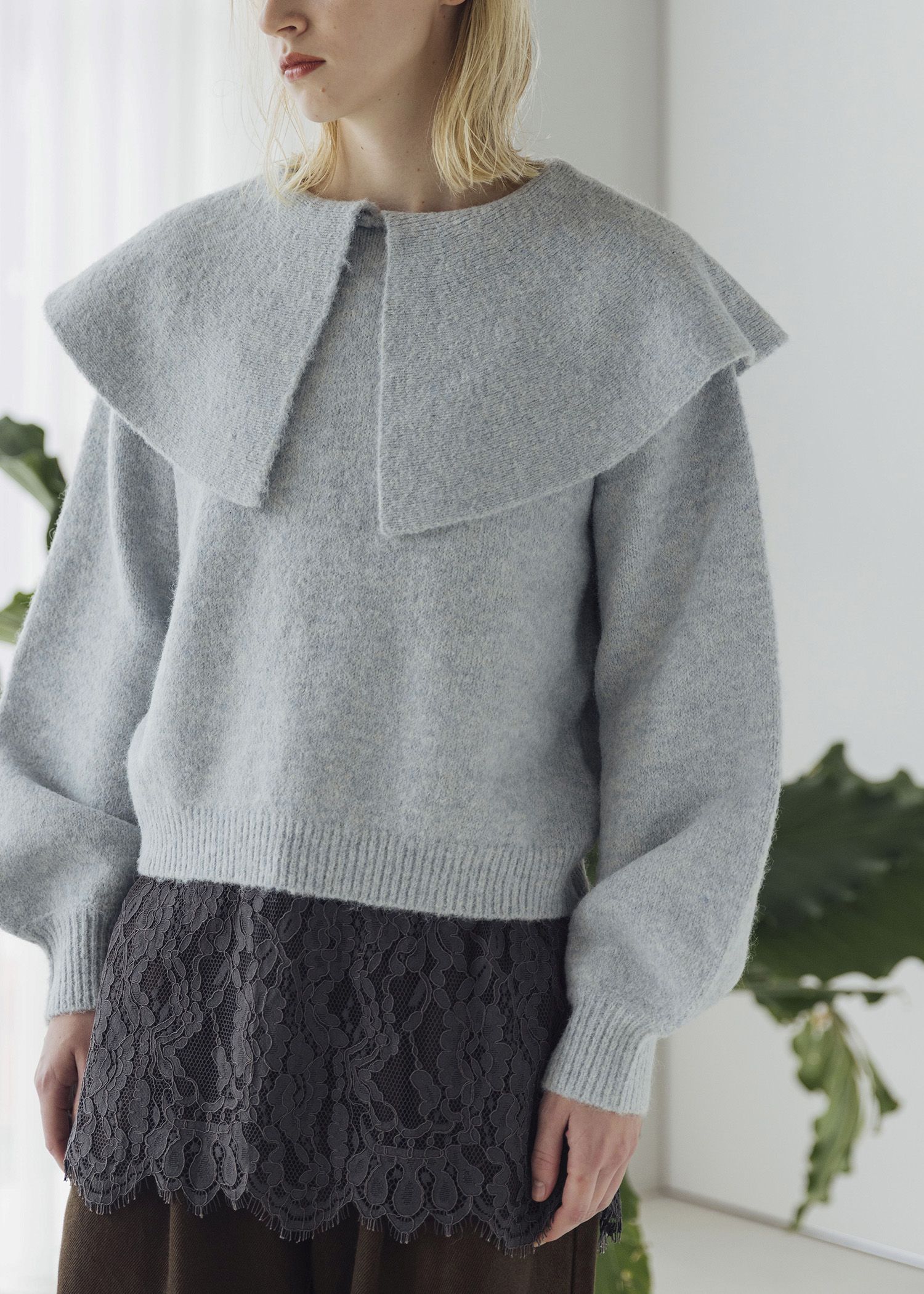 overlay big collar volume sleeve knit