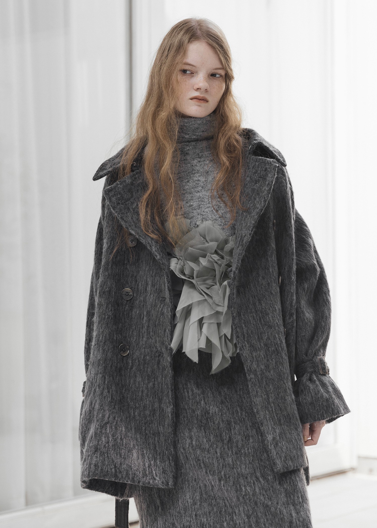 gradation frill bottleneck knit