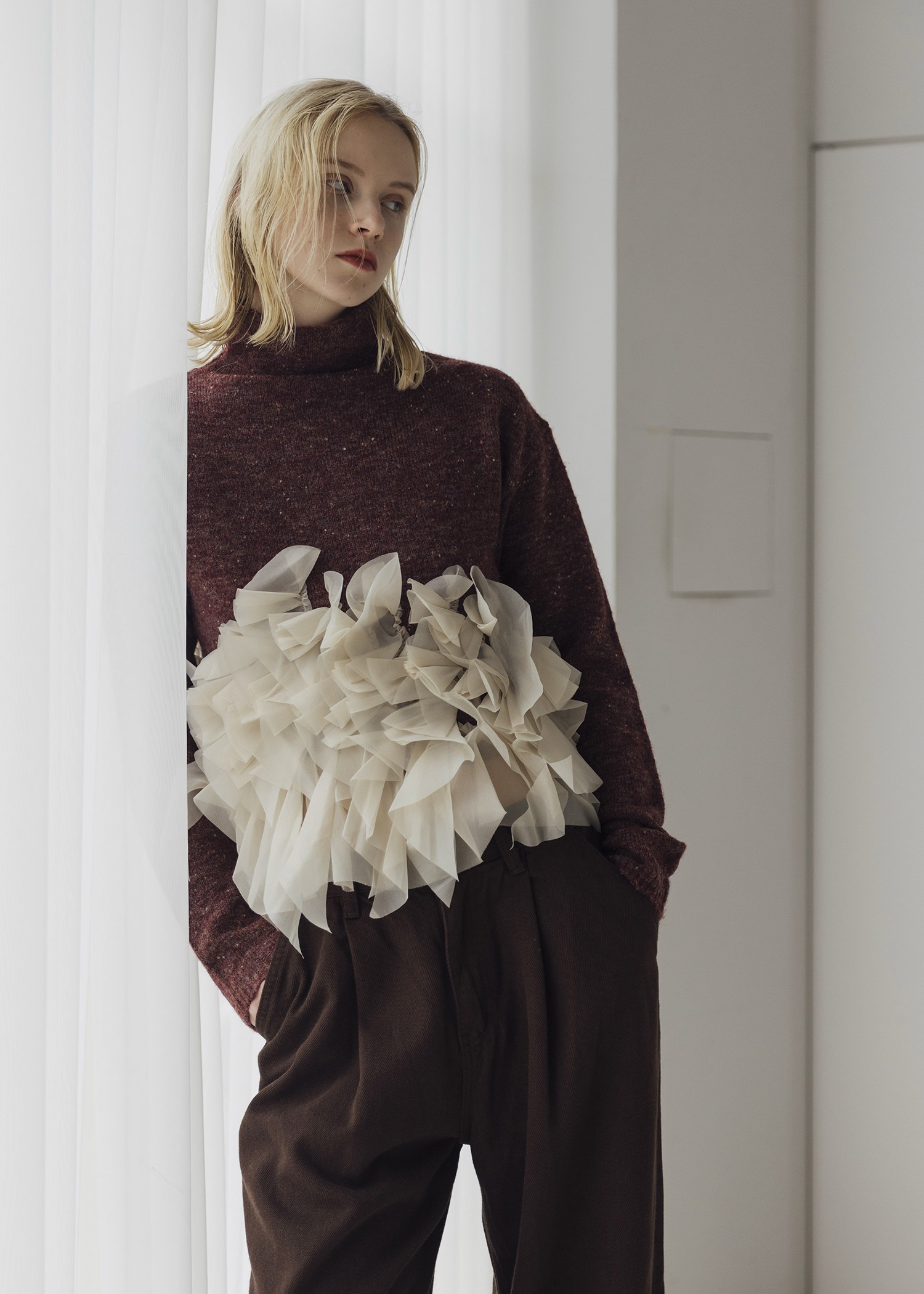 gradation frill bottleneck knit