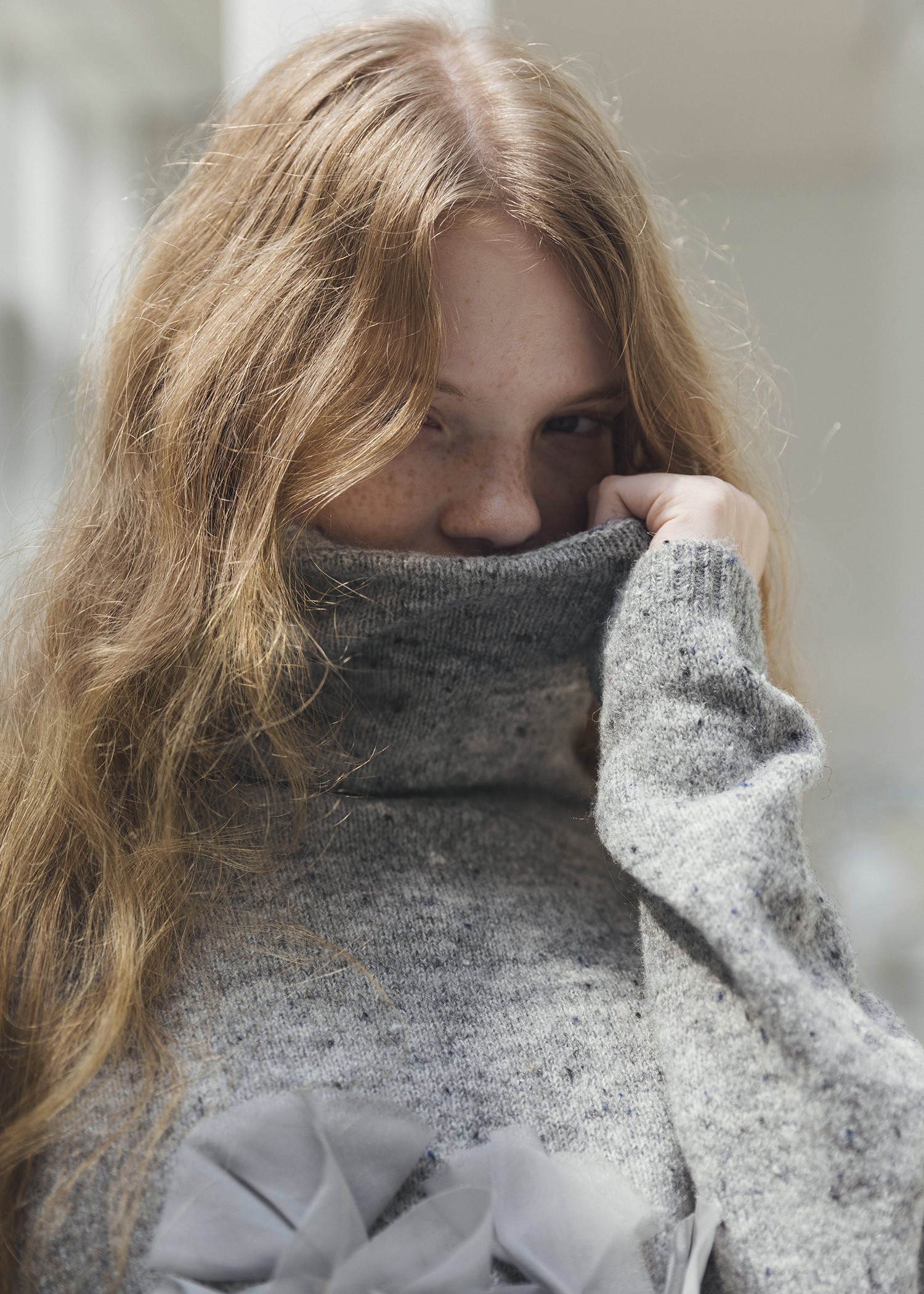 gradation frill bottleneck knit