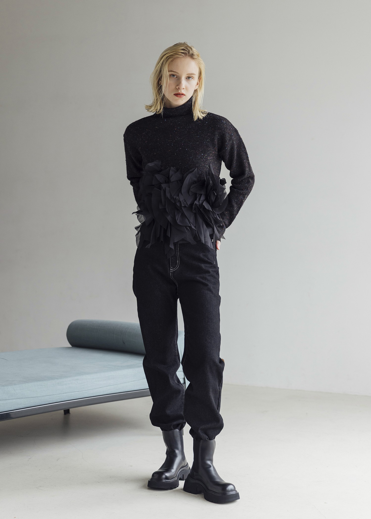 gradation frill bottleneck knit