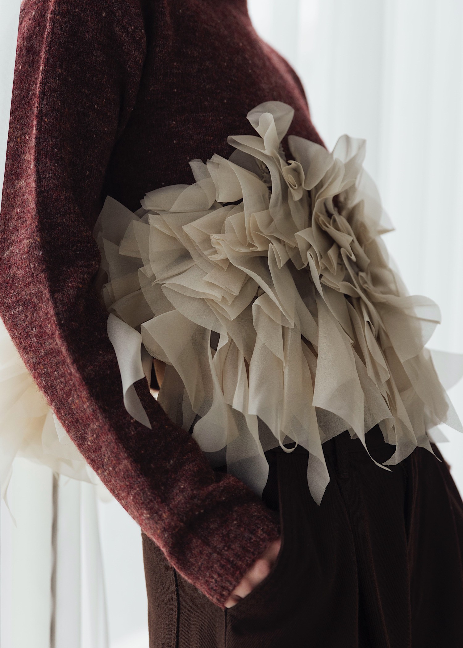 gradation frill bottleneck knit