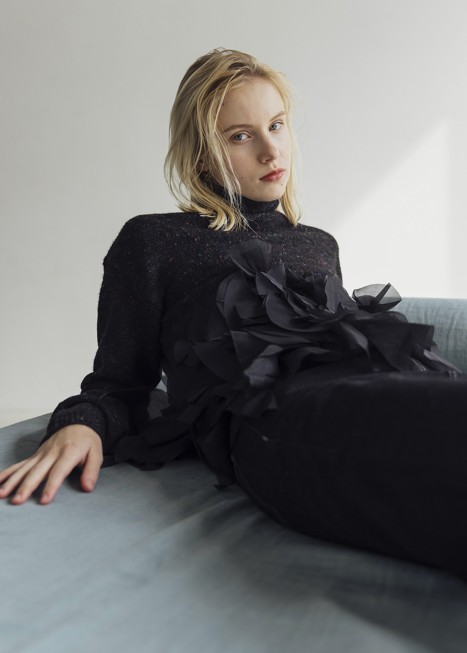 gradation frill bottleneck knit