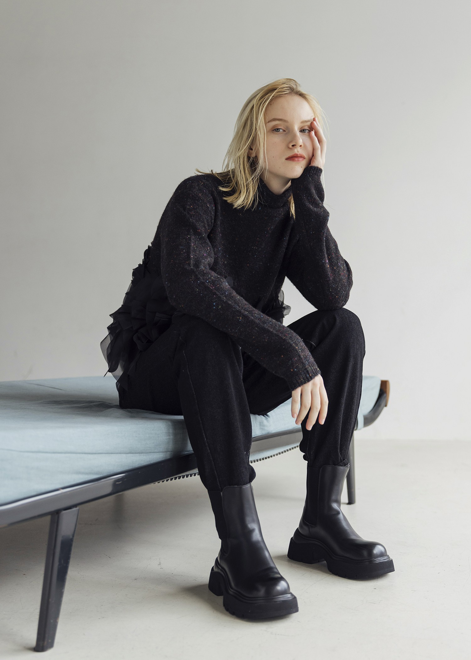 gradation frill bottleneck knit